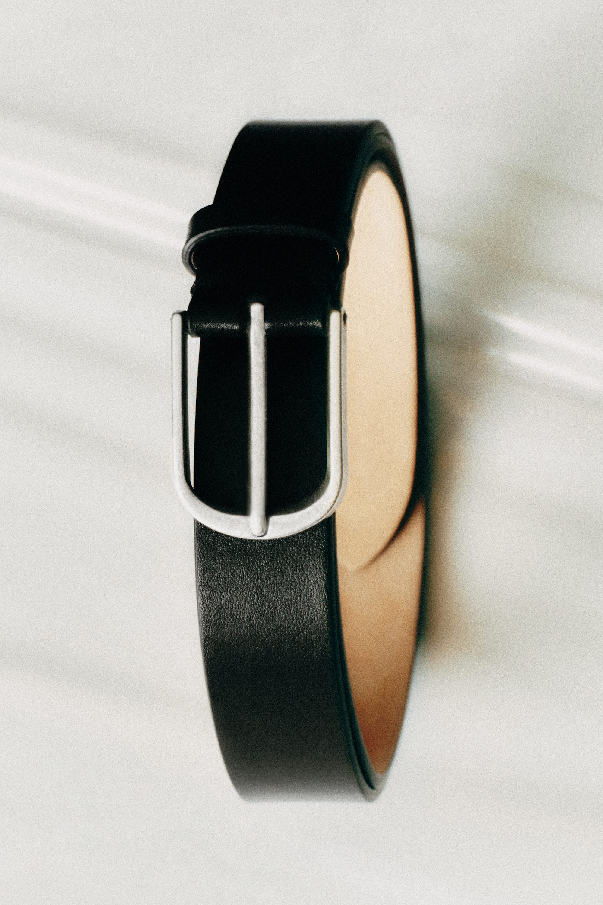 ROUNDED-BUCKLE LEATHER BELT - thumbnail 4