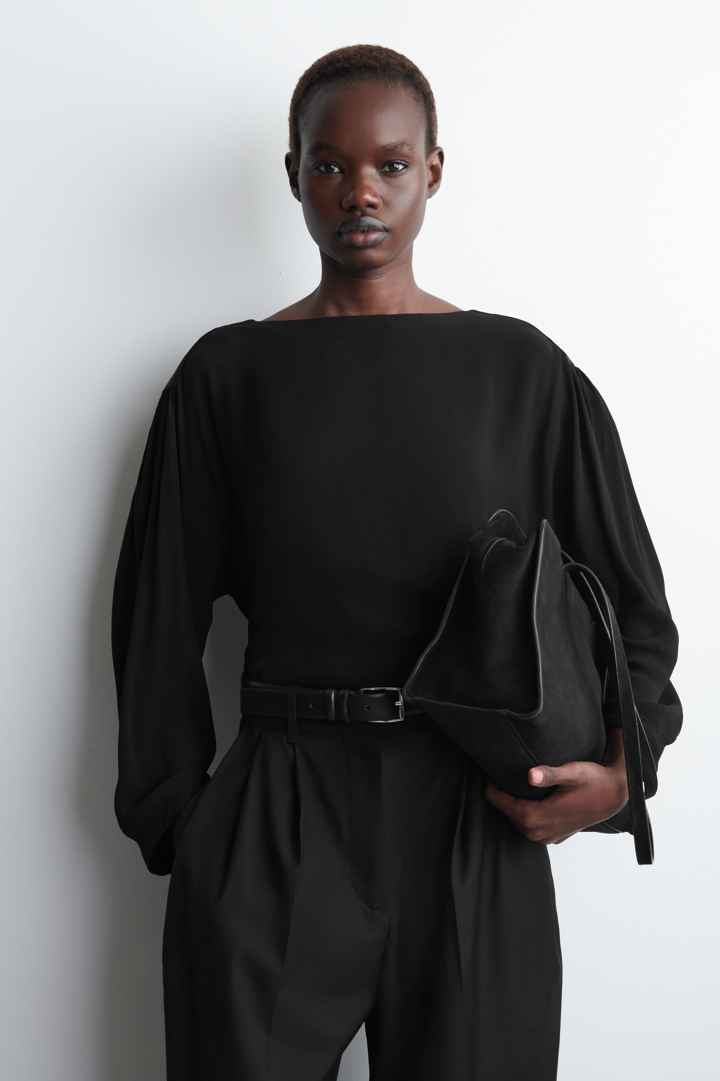 VOLUMINOUS CONTRAST-PANEL BLOUSE - BLACK