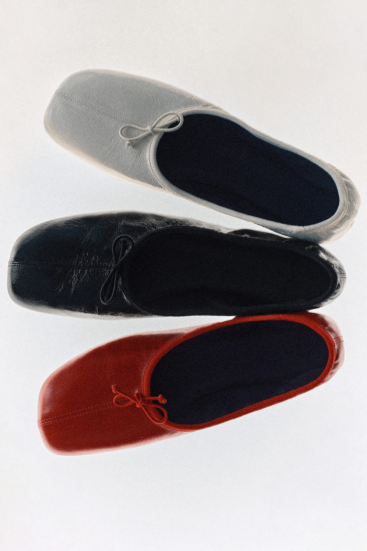LEATHER BALLET FLATS — WHITE