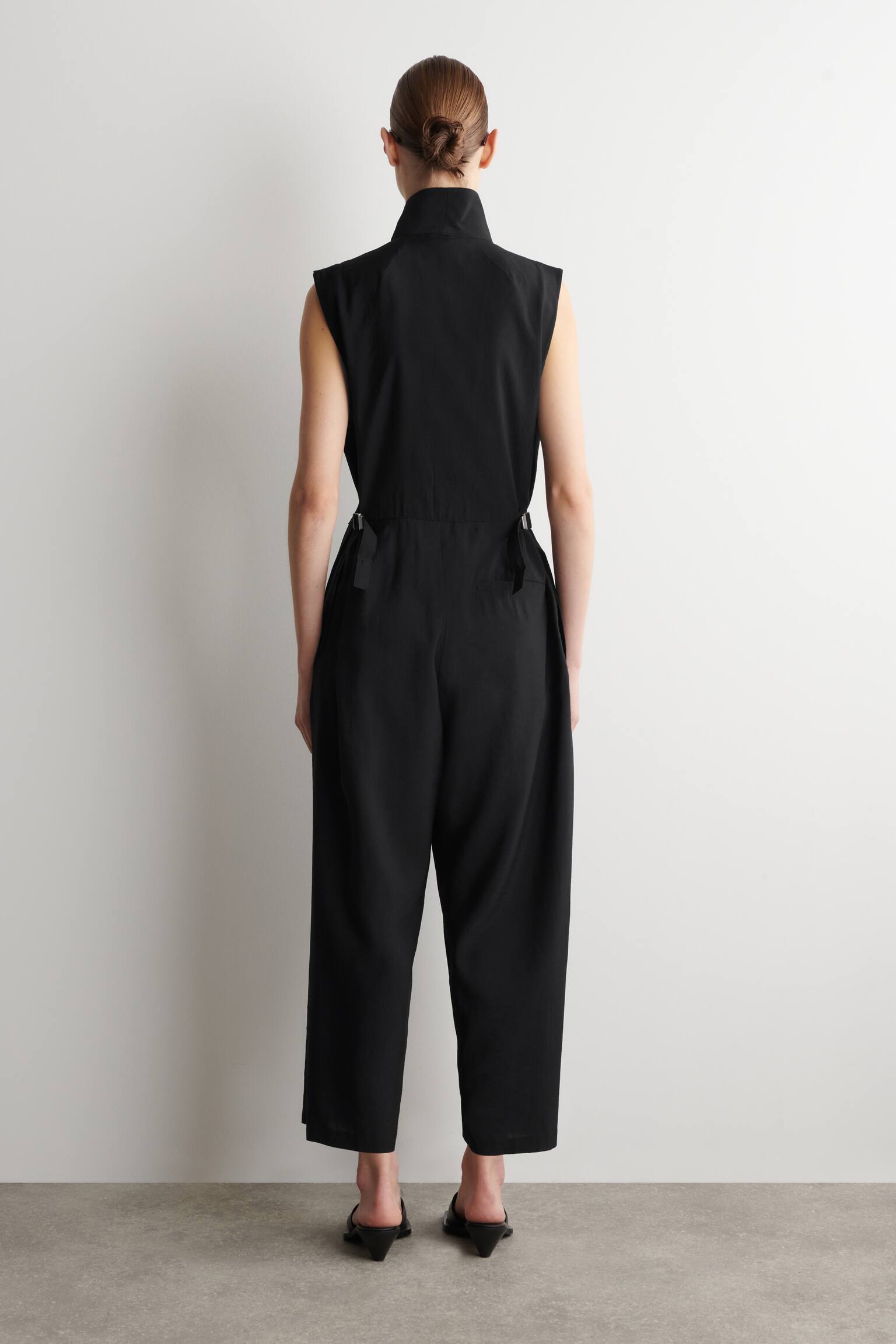 MONO UTILITARIO CON CUELLO CHAL - NEGRO - 6