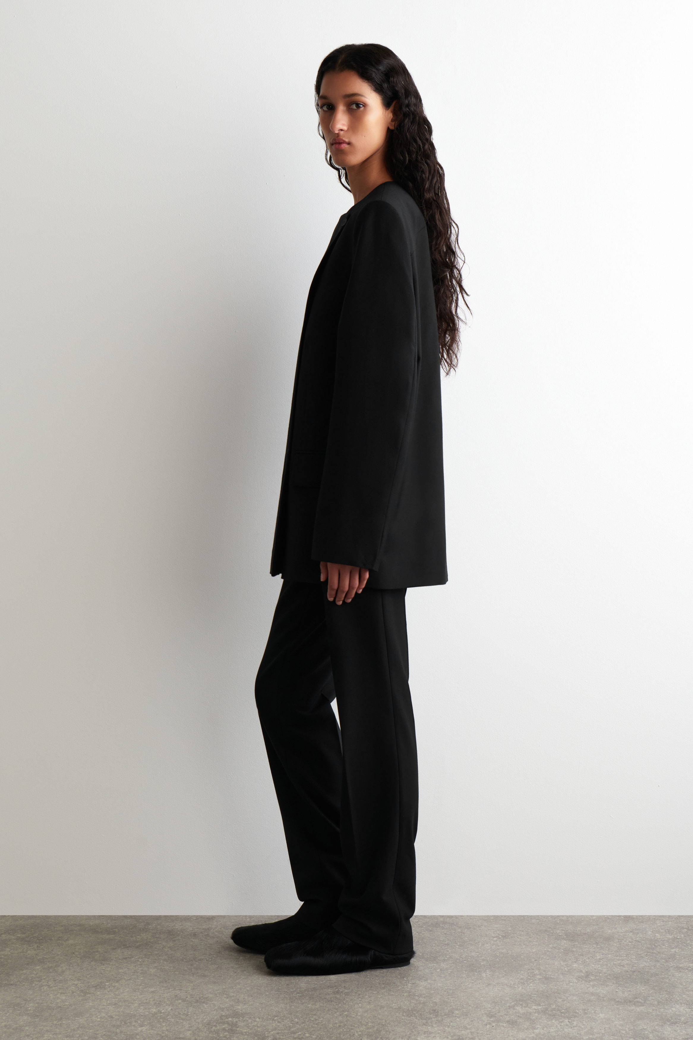 STRUCTURED COLLARLESS WOOL BLAZER - CARBON | COS US
