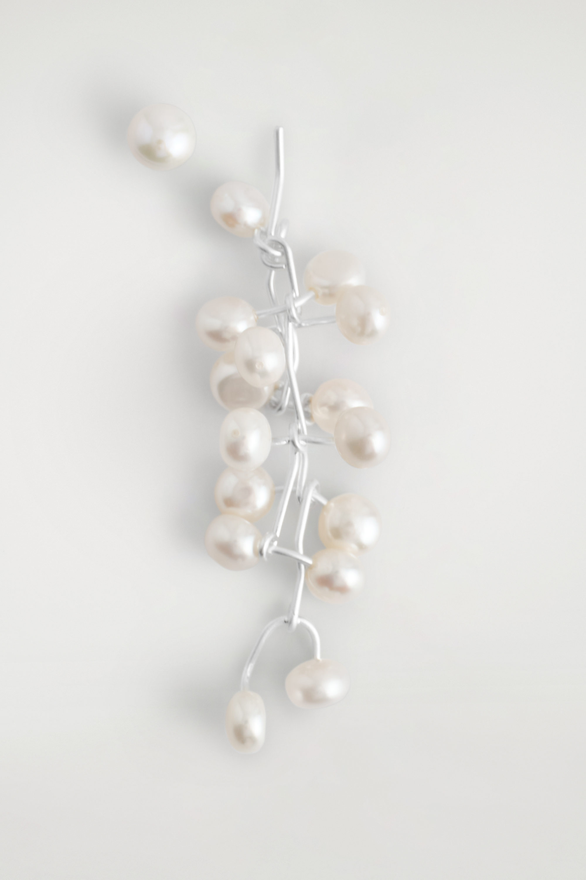 MISMATCHED CASCADING FRESHWATER PEARL EARRINGS - SILVER | COS US