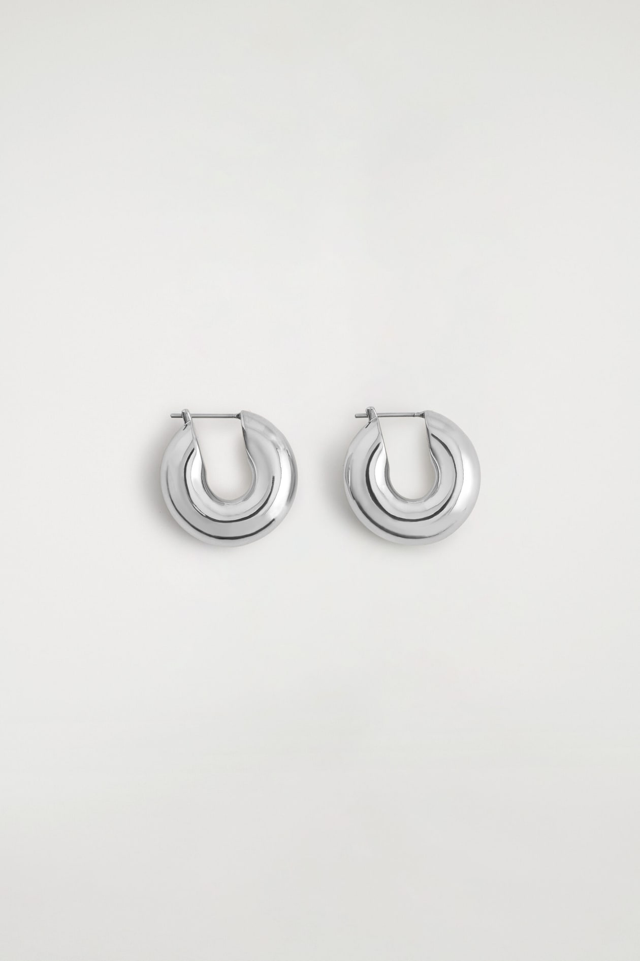 MINI CHUNKY HOOP EARRINGS — SILVER