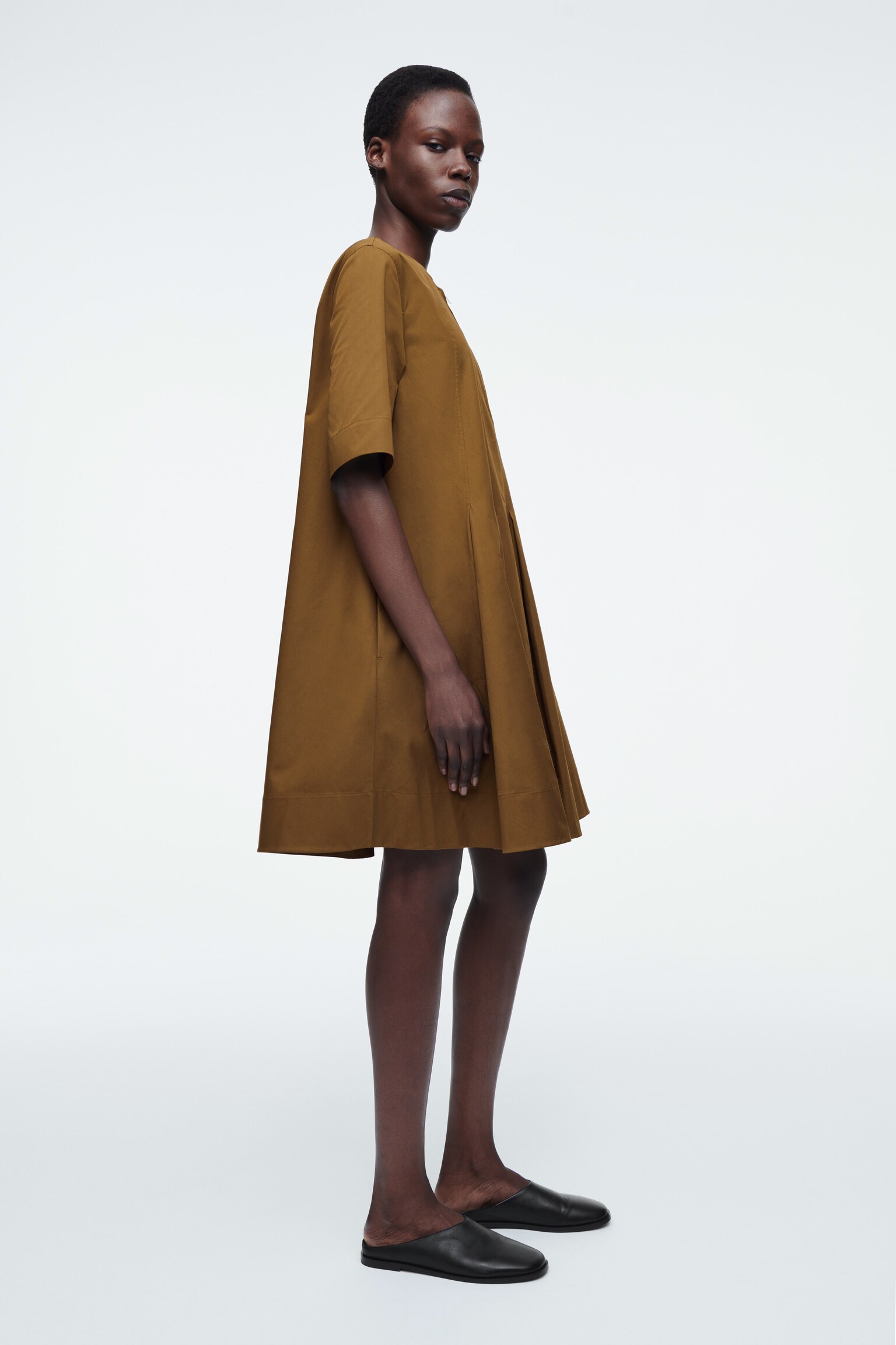 ROBE COURTE PLISSÉE ET ZIPPÉE EN COTON - BRUN/BRUN FONCÉ/BLANC - 7