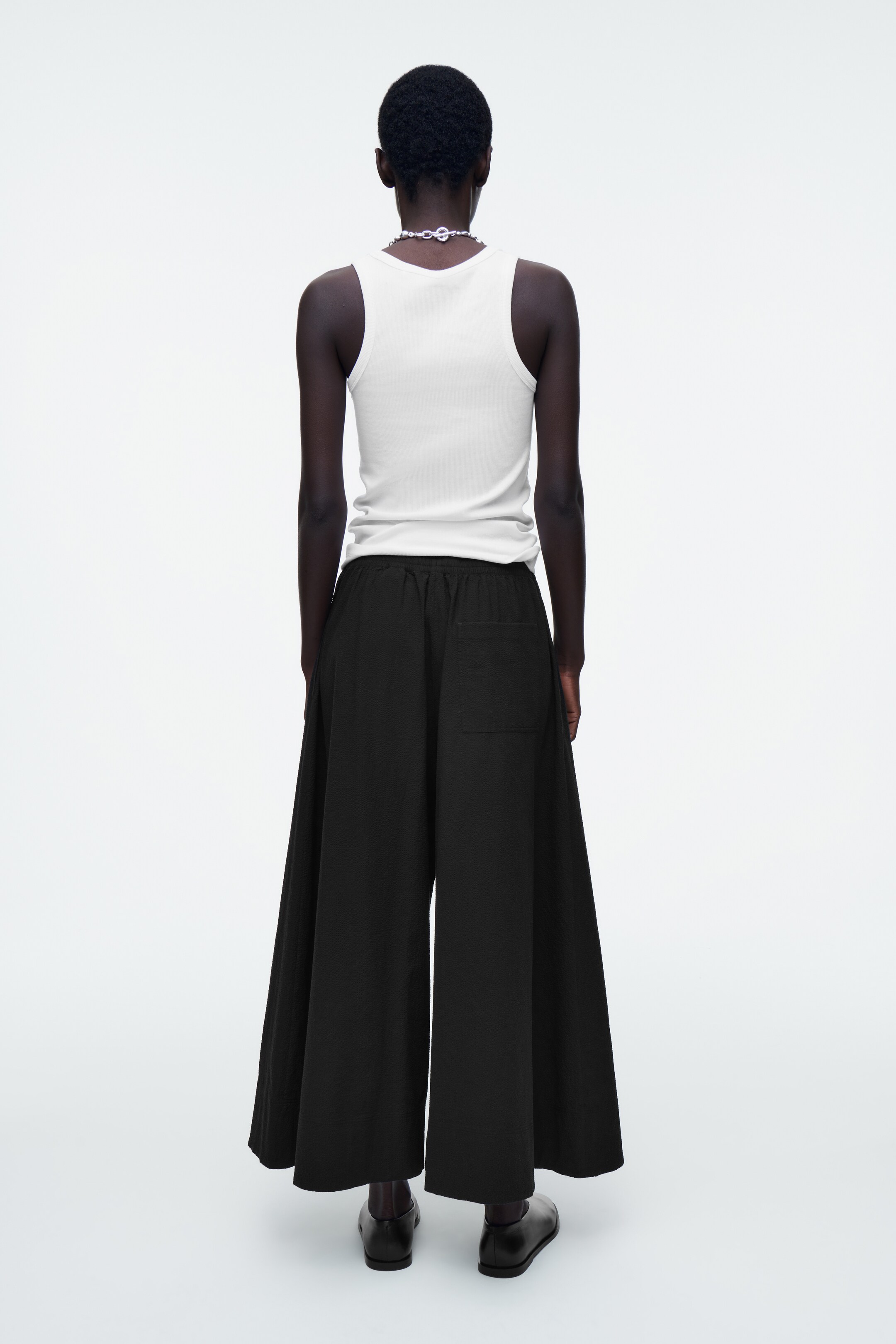 Nagyobb kép megtekintése: SEERSUCKER KULOTTS - FEKETE - NŐI | H&M HU 4