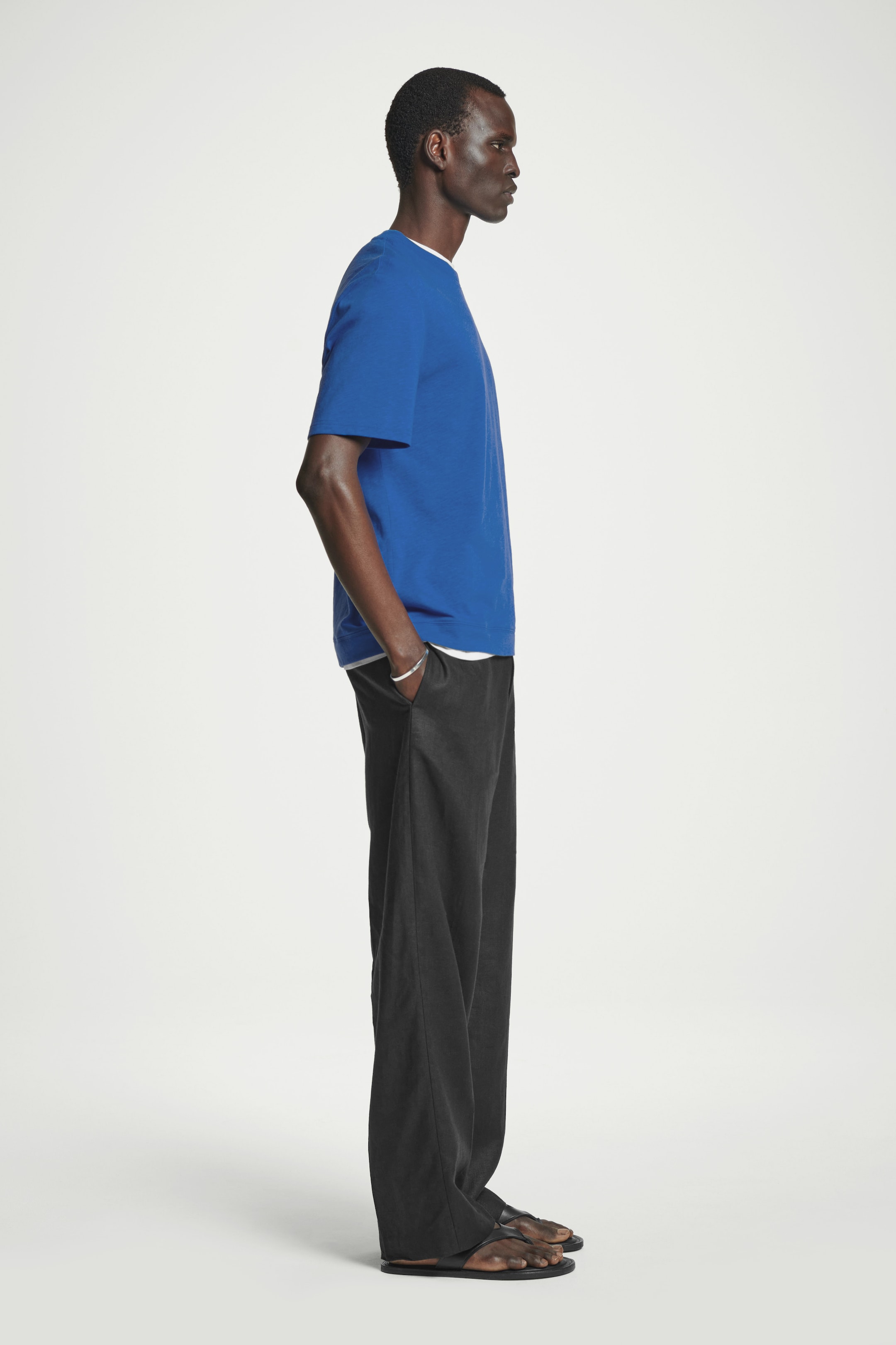 Größeres Bild ansehen: LOCKERES T-SHIRT AUS BAUMWOLL-LEINEN-MIX - Blau - Men | H&M DE 3