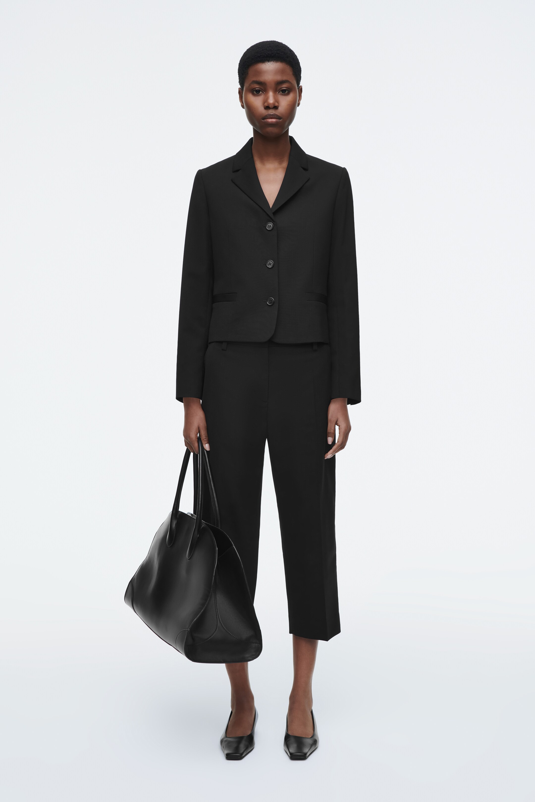 Ver imagen más grande: BLAZER CORTO DE LANA - NEGRO - MUJER | H&M ES 5