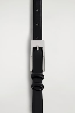 ELONGATED-BUCKLE LEATHER BELT — BLACK 2