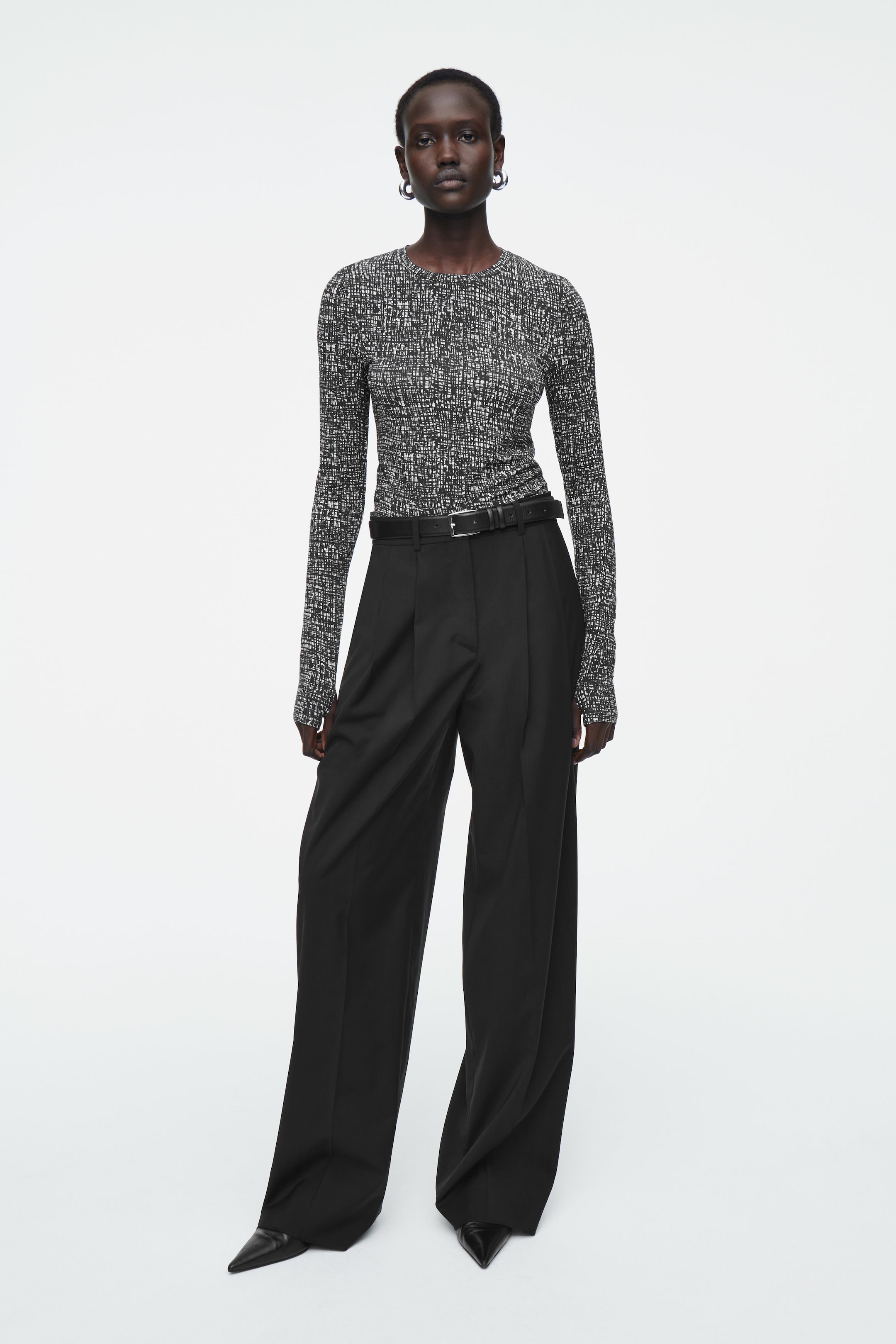 SLIM LONG-SLEEVE TOP