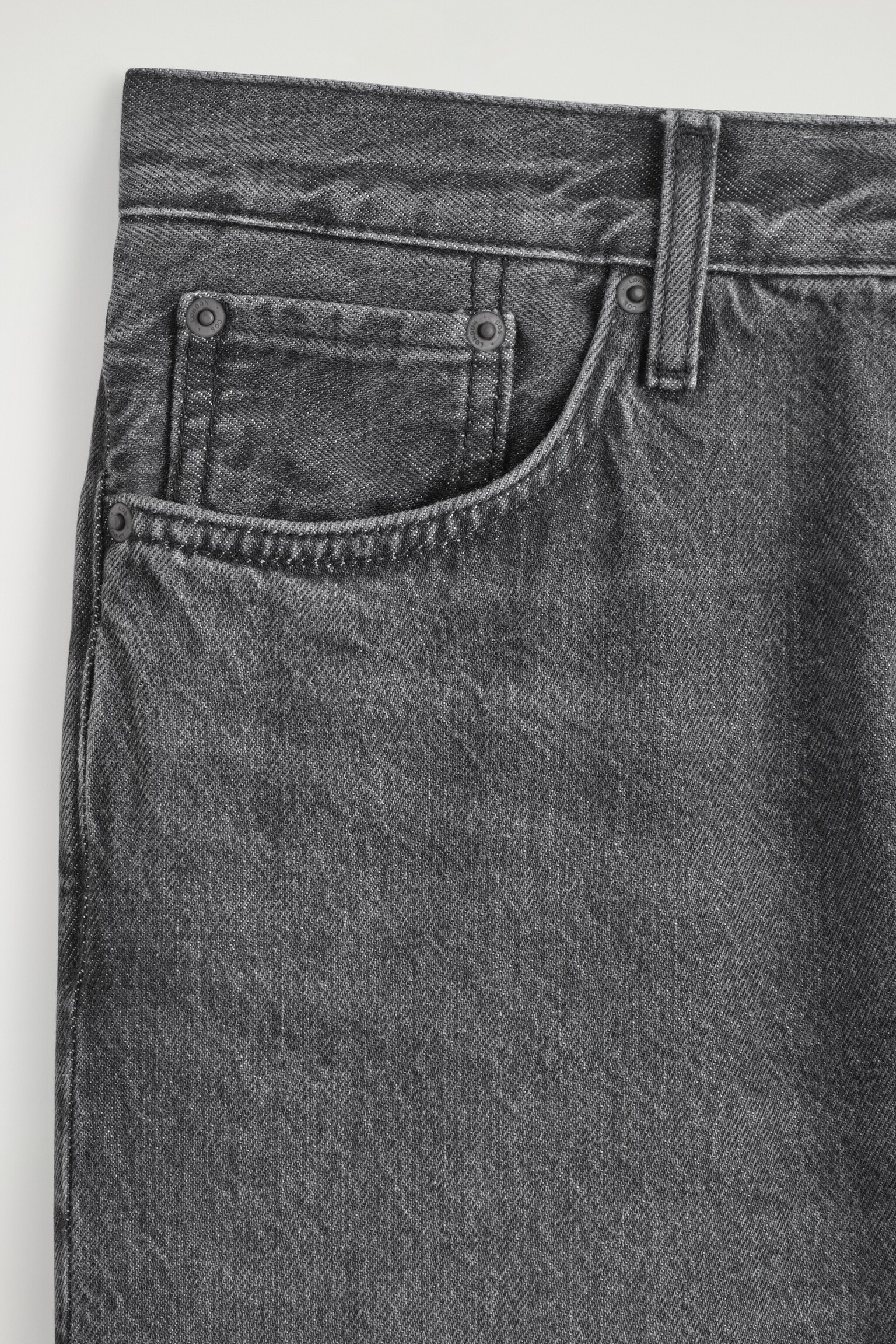 SIGNATURE JEANS MIT GERADEM BEIN - SCHWARZE WASCHUNG/Dunkelblau - 3