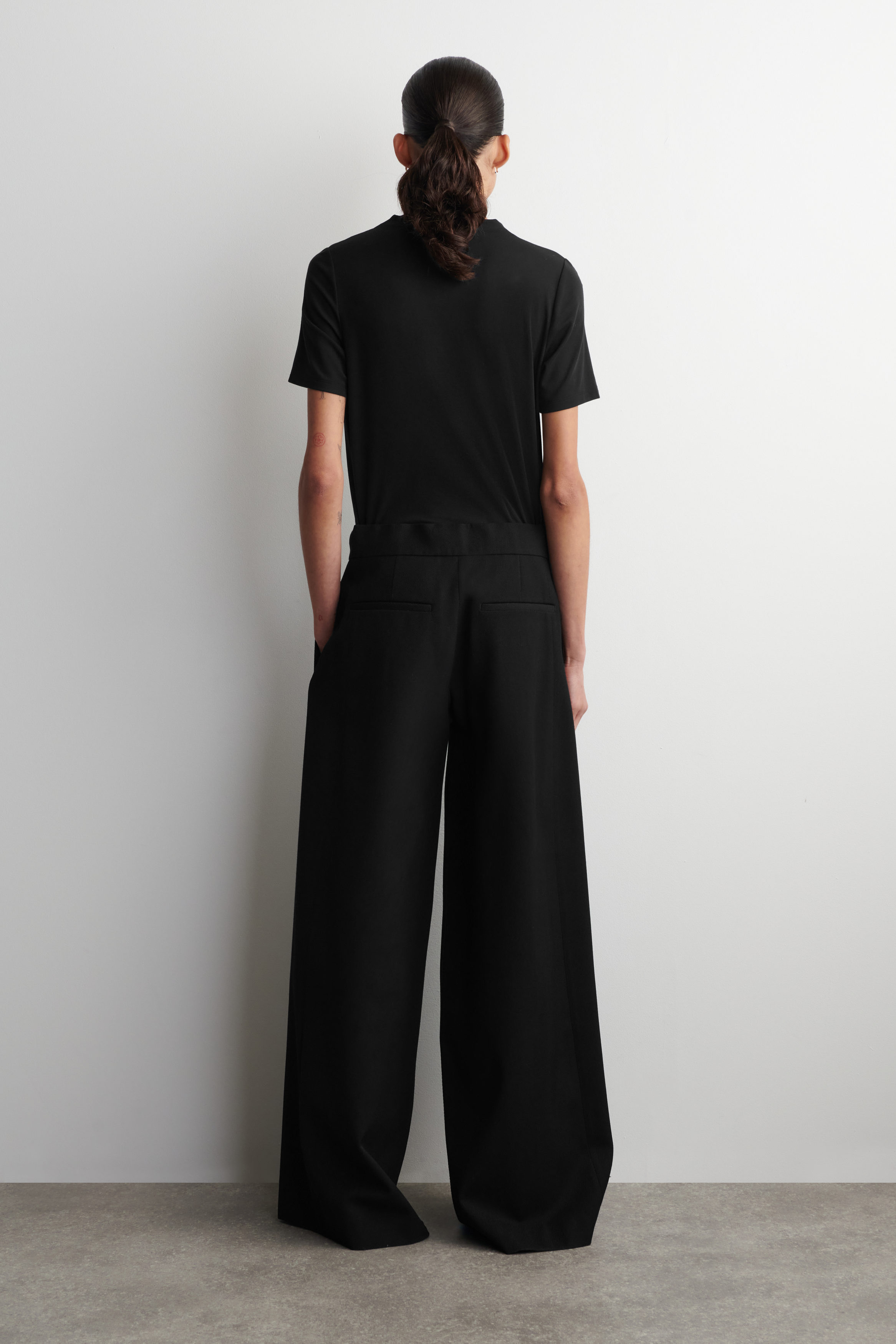 RELAXED WOOL-BLEND WIDE-LEG TROUSERS - BLACK | COS