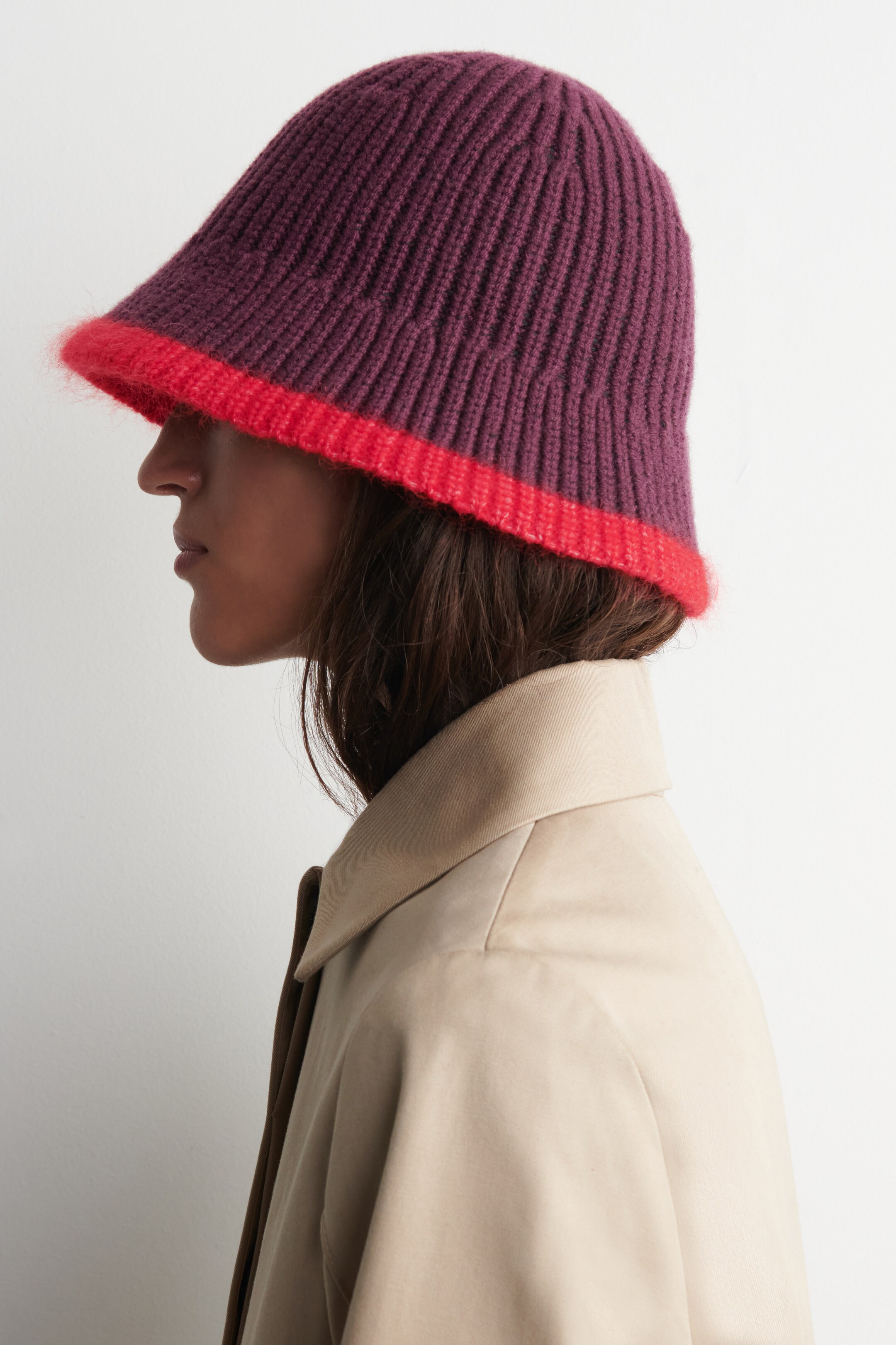 Ingrandisci l'immagine: CONTRAST-TIPPED WOOL-MOHAIR BUCKET HAT - BURGUNDY / RED - DONNA | H&M CH 2