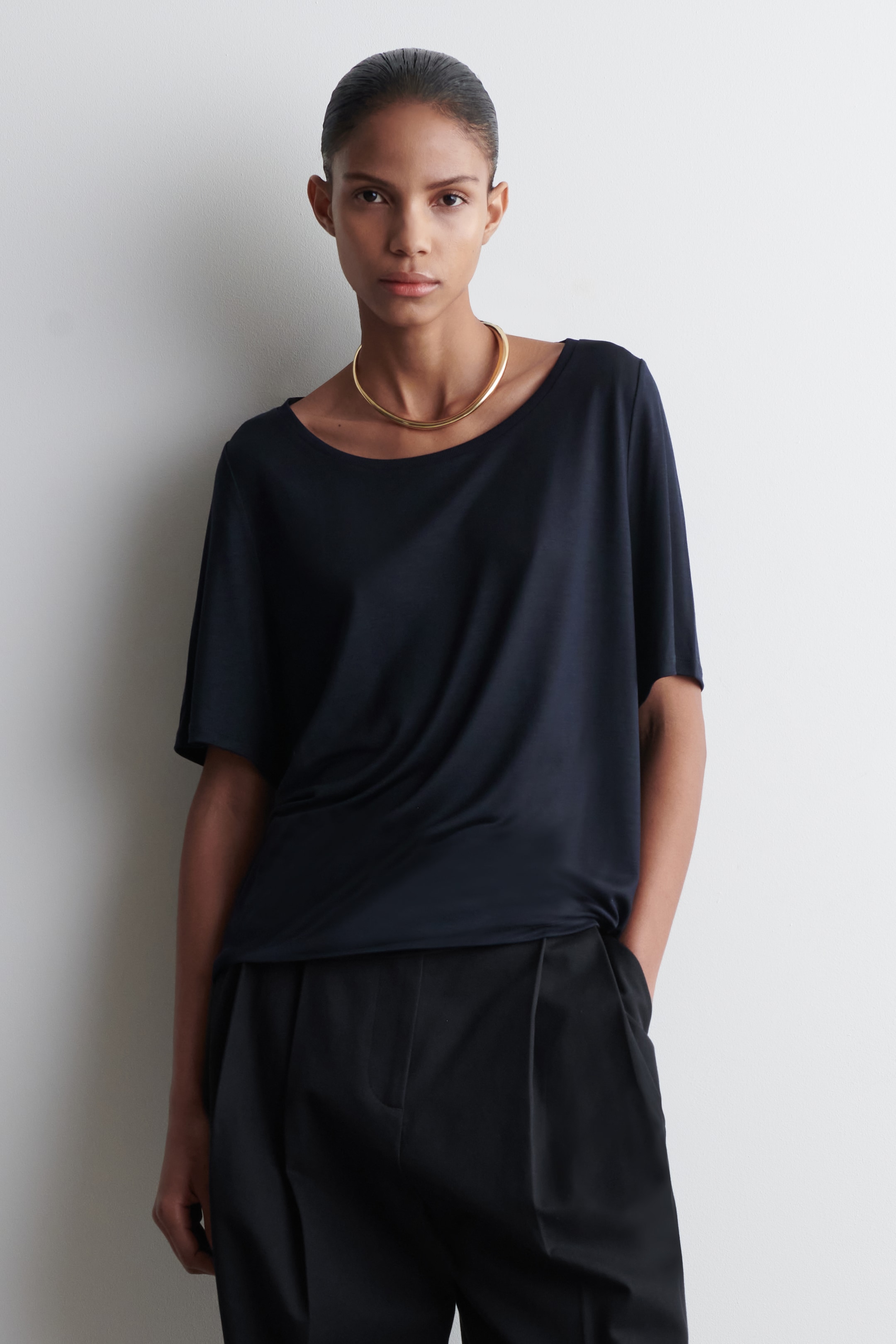Grösseres Bild ansehen: LOCKERES T-SHIRT MIT TIEFEM AUSSCHNITT - NAVYBLAU - DAMEN | H&M CH 1