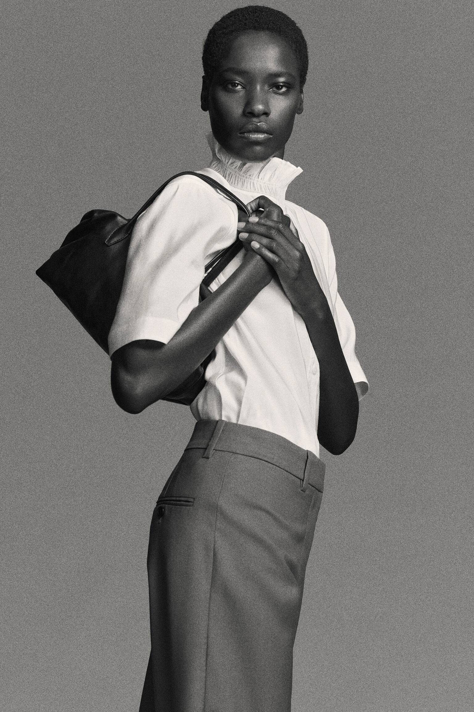 PANTALONI EVAZAȚI DIN LÂNĂ CU ȚESĂTURĂ DIAGONALĂ - TAUPE - 4