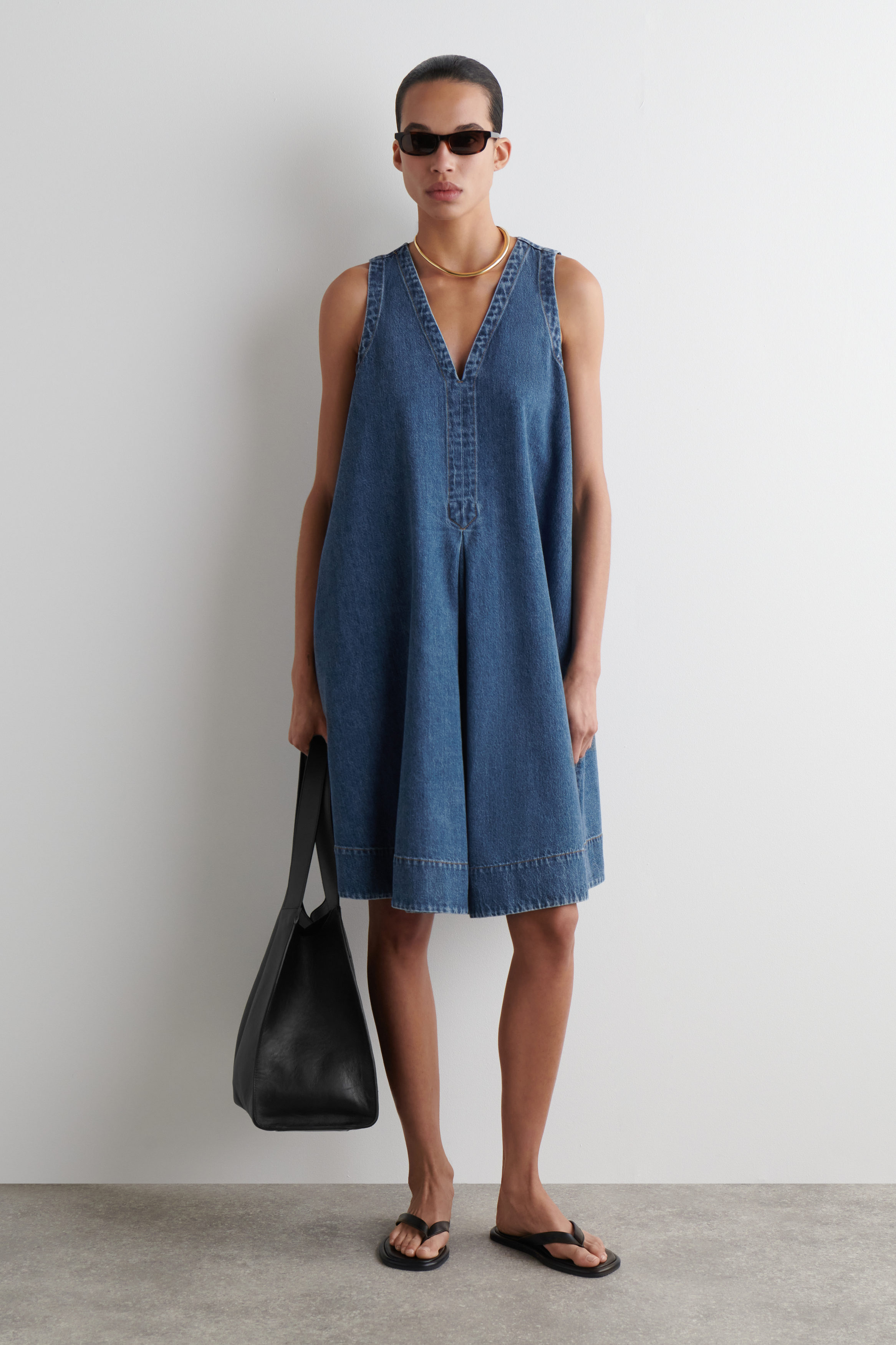 ワンピース BLUE COTTON MINI DRESS Monki Moa cotton button up denim mini dress in mid wash blue