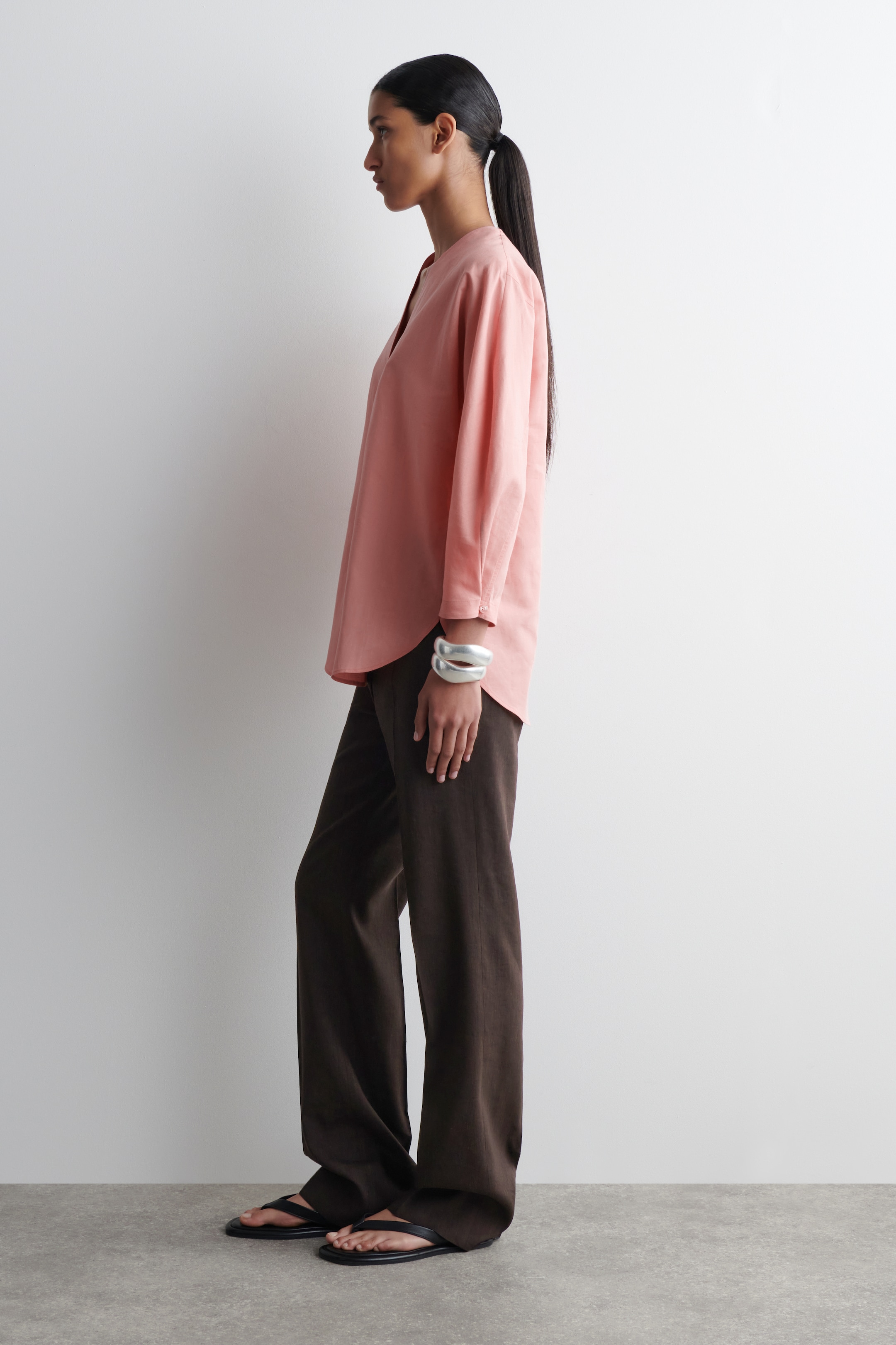 Größeres Bild ansehen: HEMD AUS LEINEN-BAUMWOLL-MIX MIT V-AUSSCHNITT - ROSA - Ladies | H&M DE 3