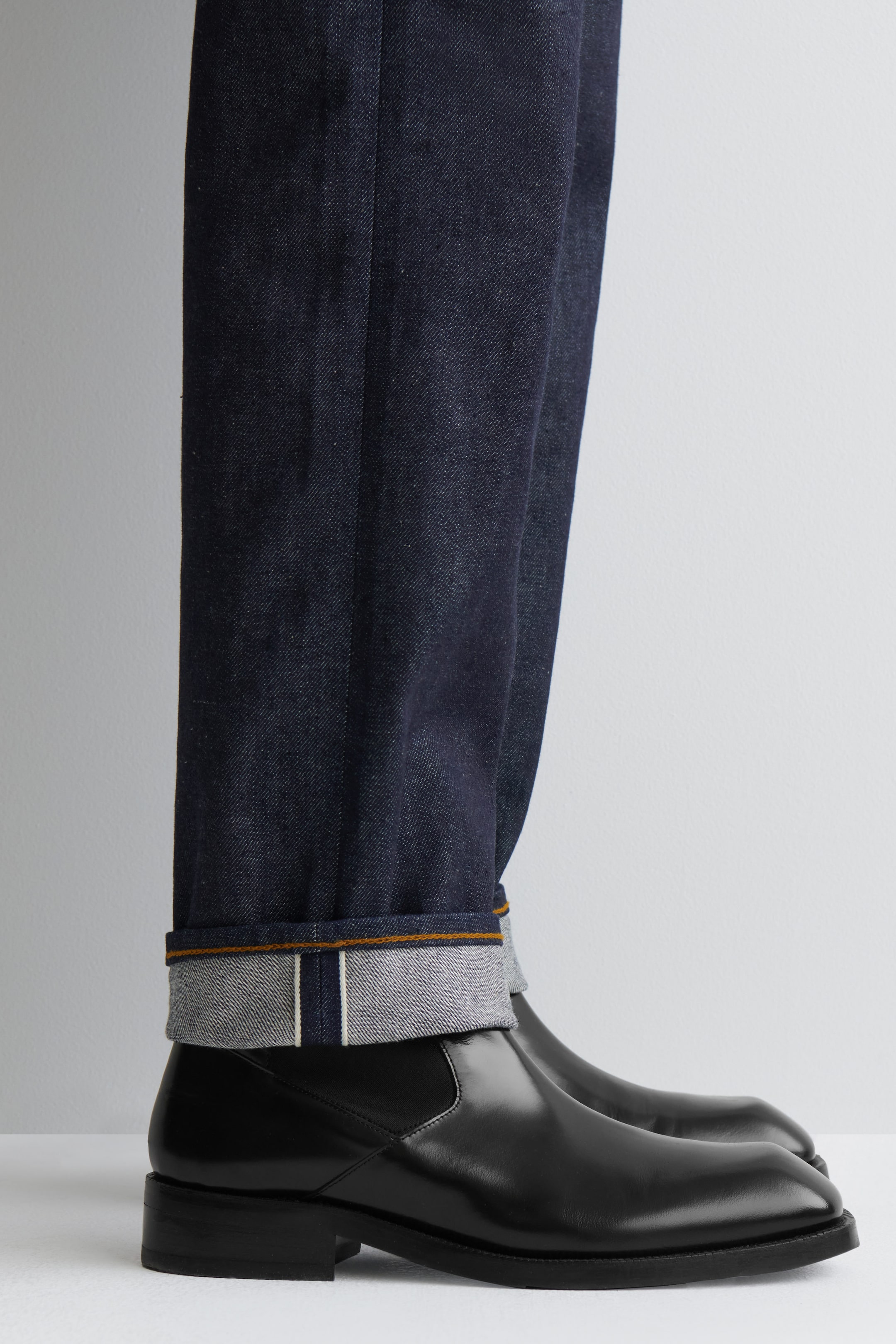 SIGNATURE RAW SELVEDGE STRAIGHT-LEG JEANS