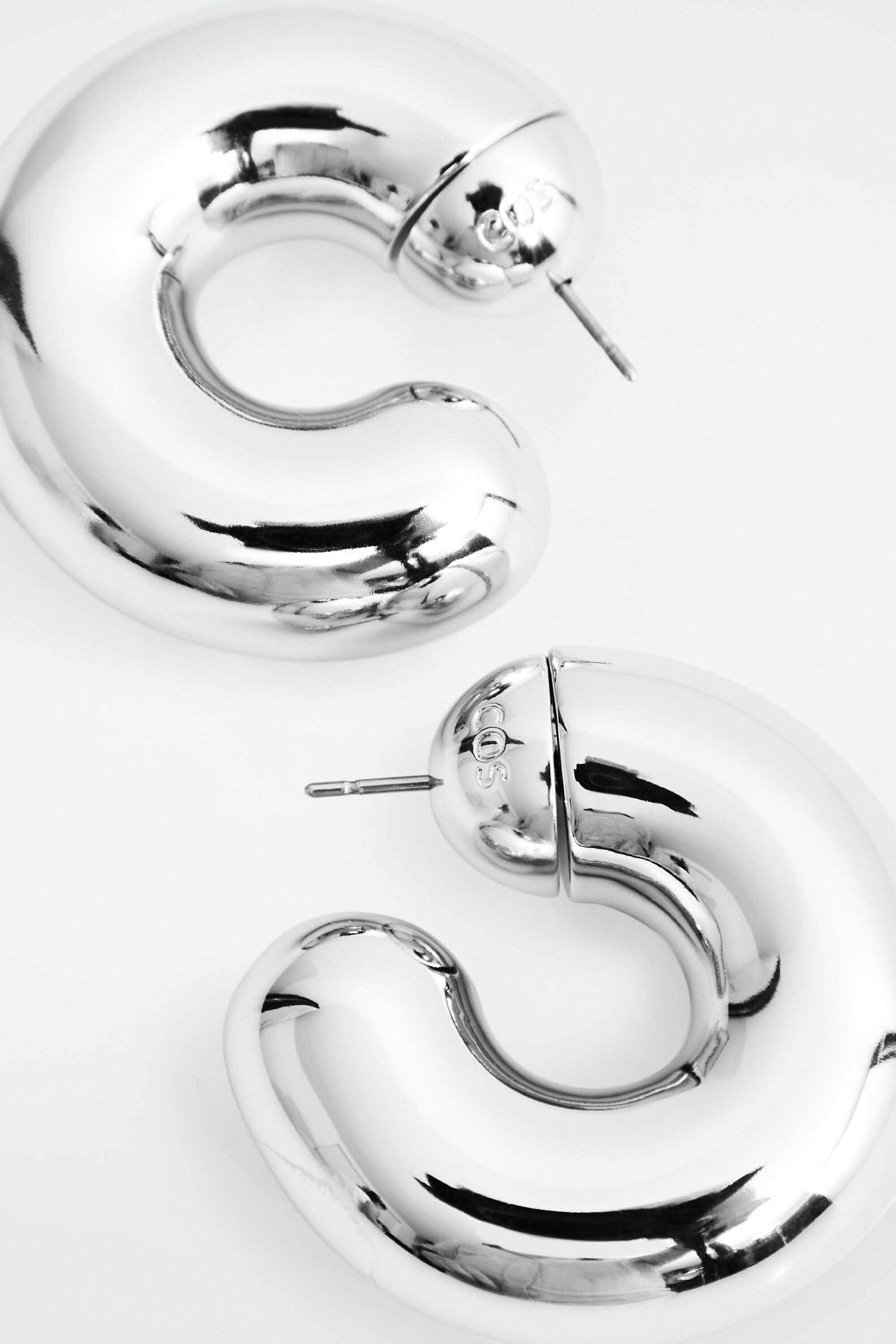 OVERSIZED CHUNKY HOOP EARRINGS - SILVER | COS