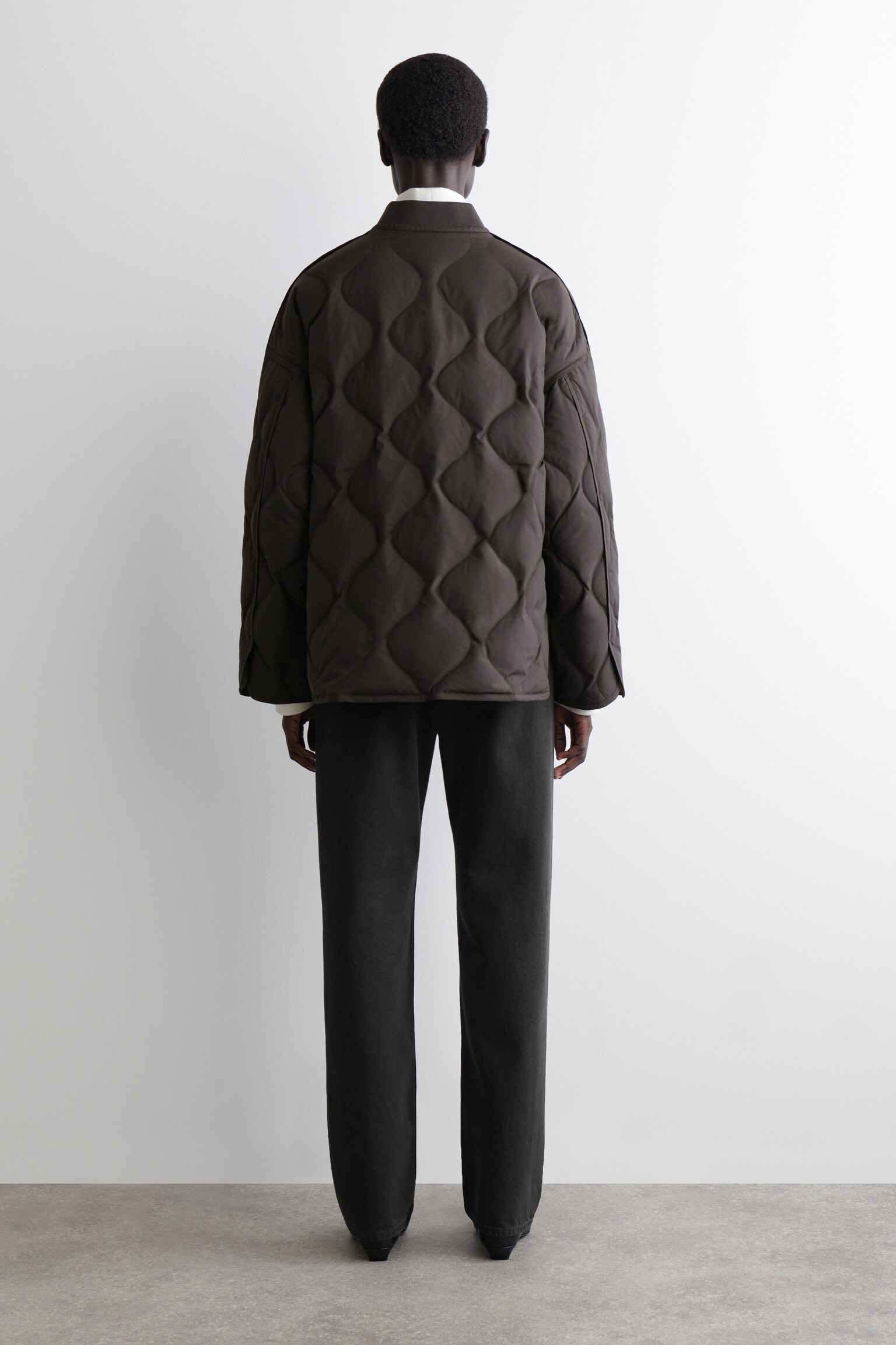 ABRIGO ACOLCHADO OVERSIZE - MARRÓN OSCURO/MARFIL - 5