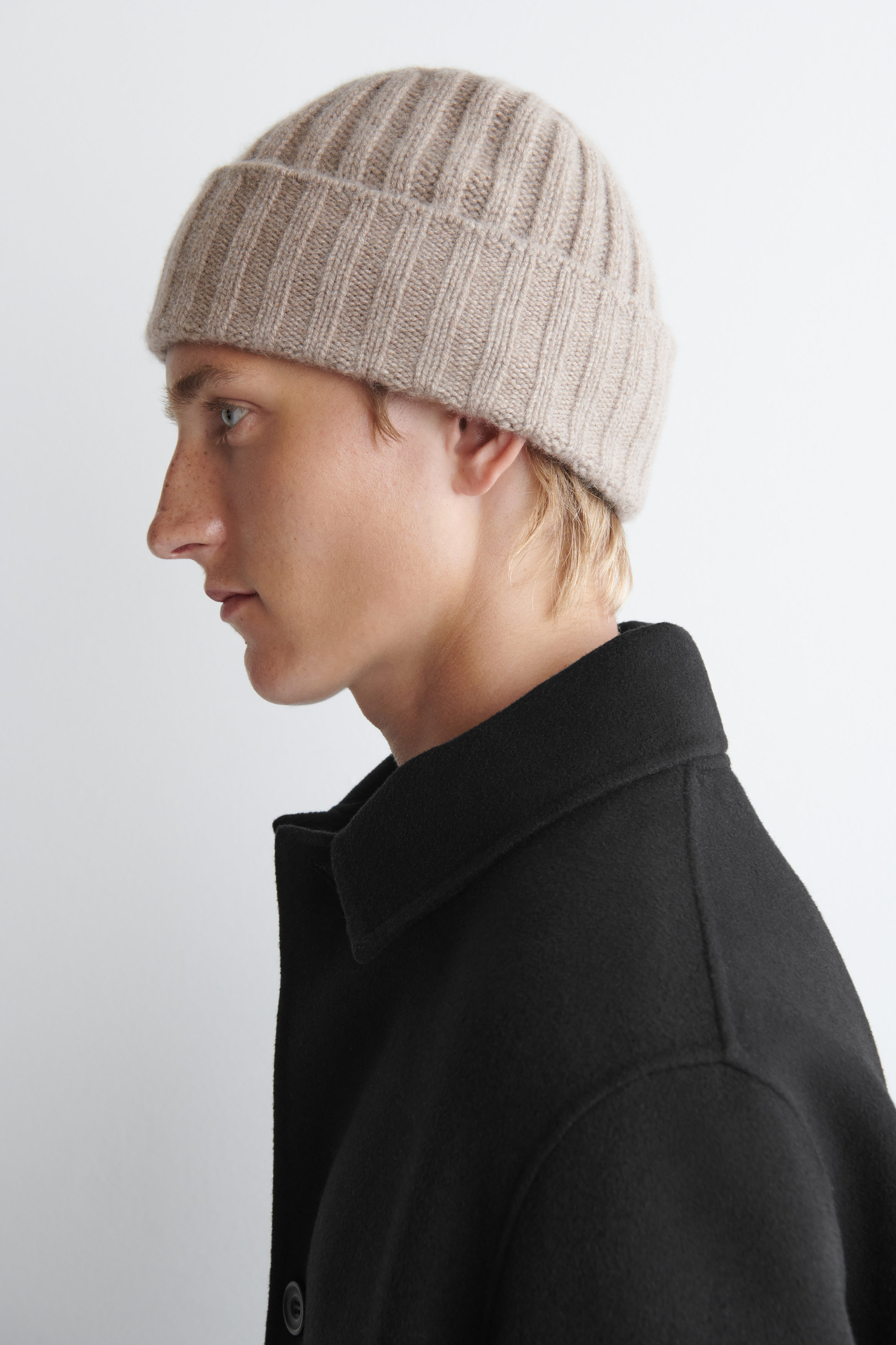美品 CHIEKO+ luxe knit 02 wool & cashmere CHUNKY RIBBED CASHMERE BEANIE - BEIGE MÉLANGE | COS
