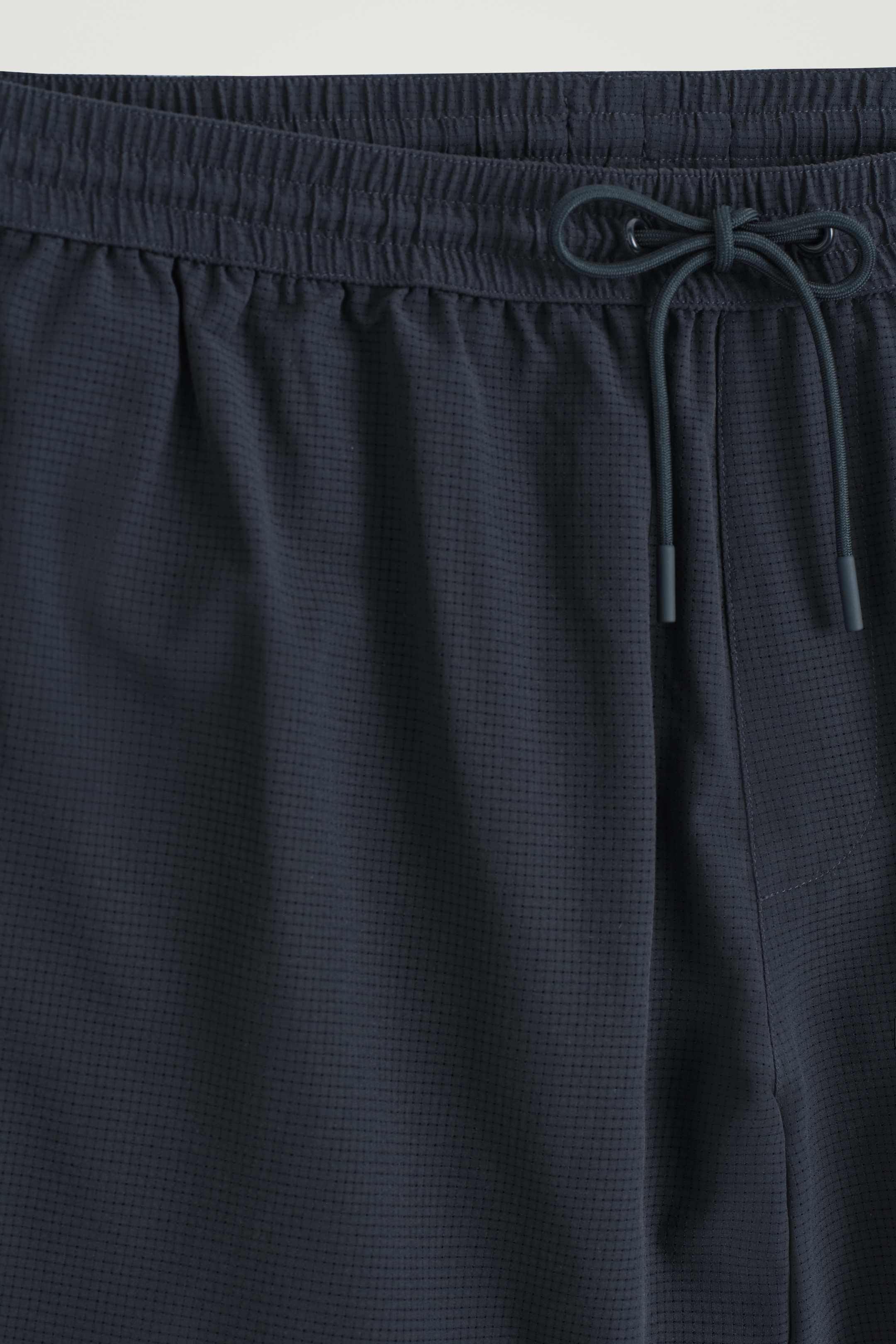 Grösseres Bild ansehen: PERFORIERTE BOARDSHORTS - NAVYBLAU - HERREN | H&M CH 6