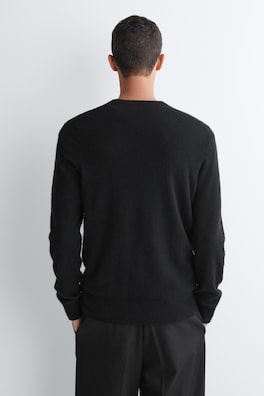 SEAMLESS PURE CASHMERE CREW-NECK SWEATER — BLACK 4