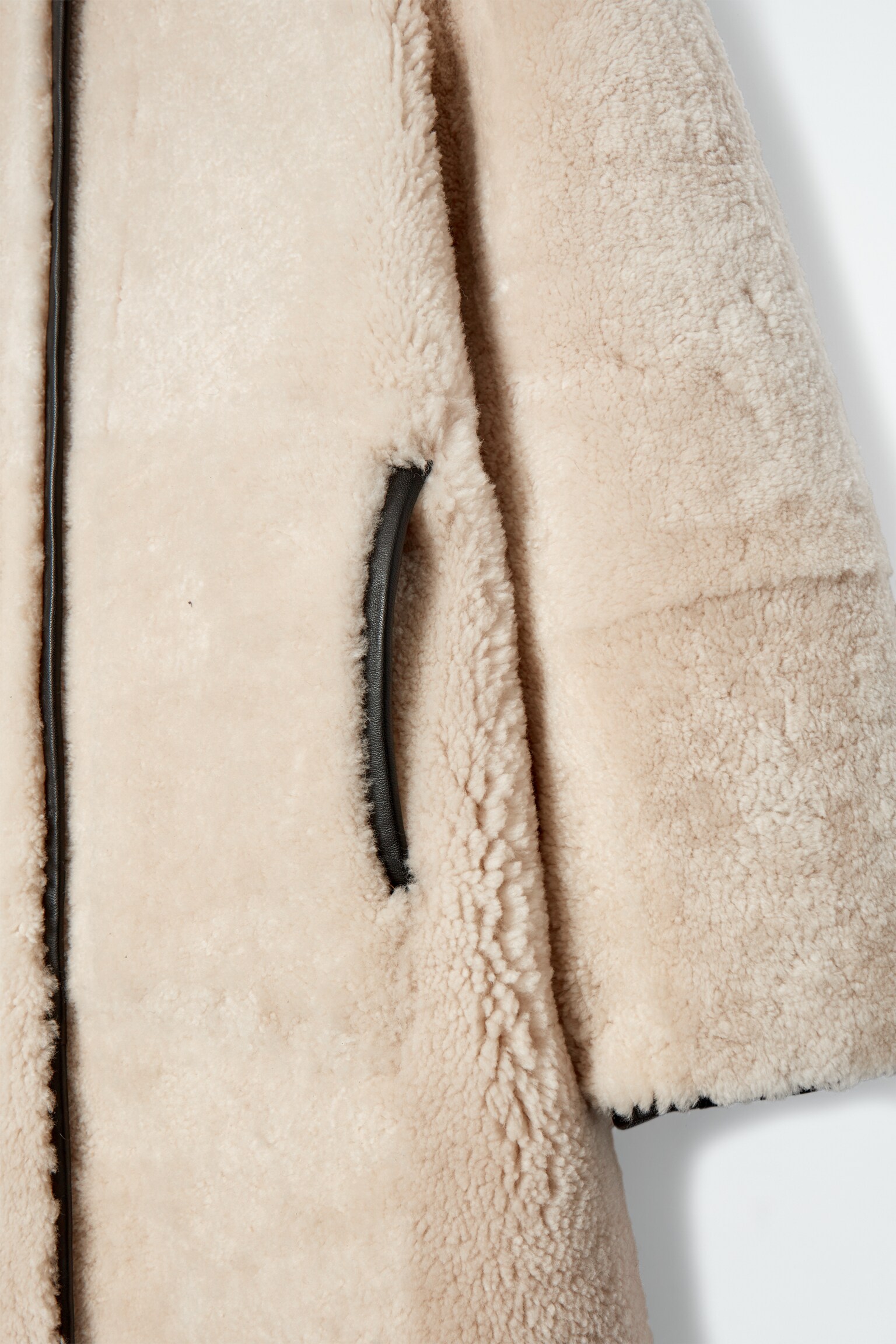 LEATHER-TRIMMED SHEARLING LONG COAT - CREAM - 6