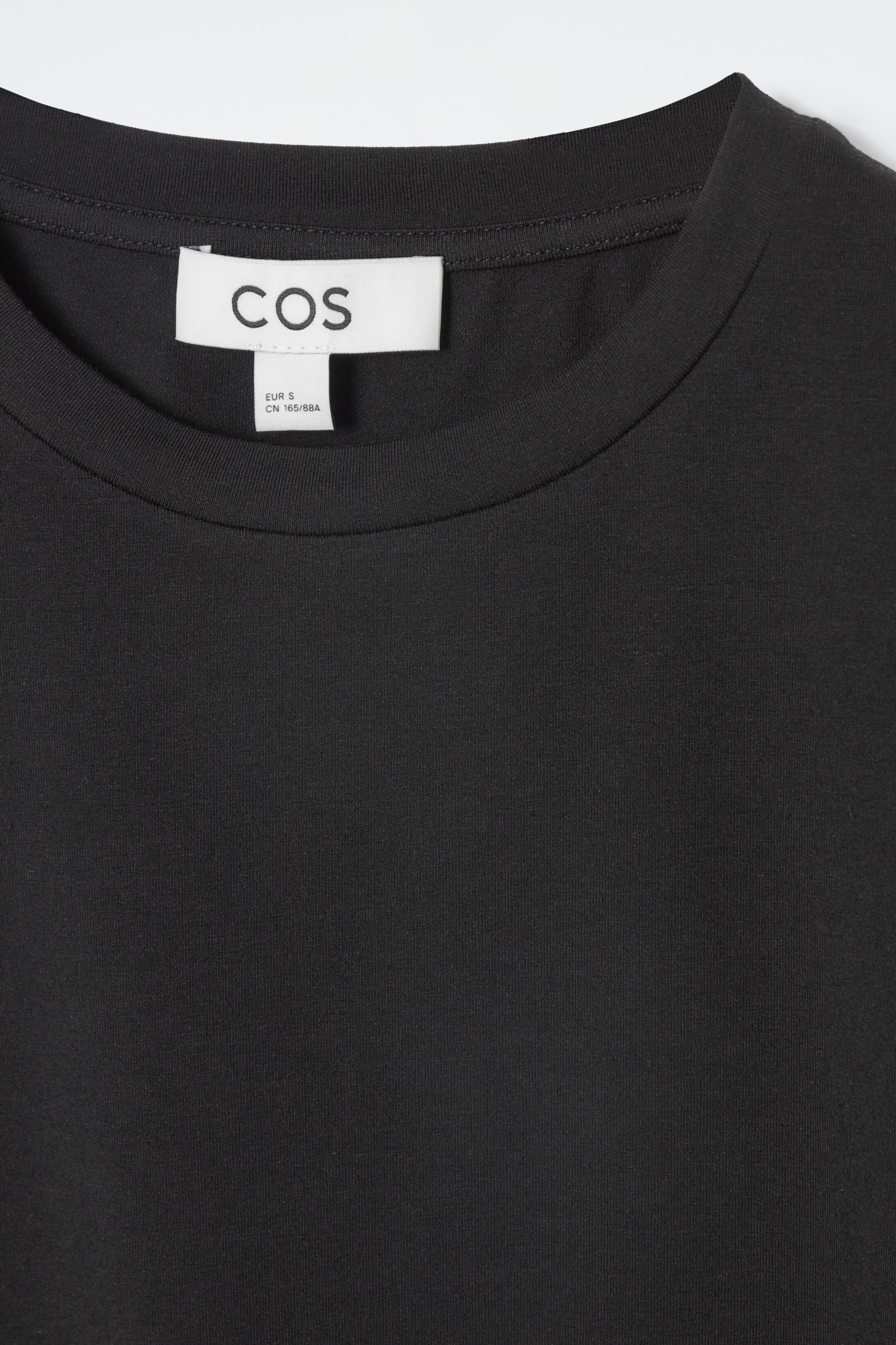 Ingrandisci l'immagine: SHRUNKEN SLIM T-SHIRT - BLACK - DONNA | H&M CH 2