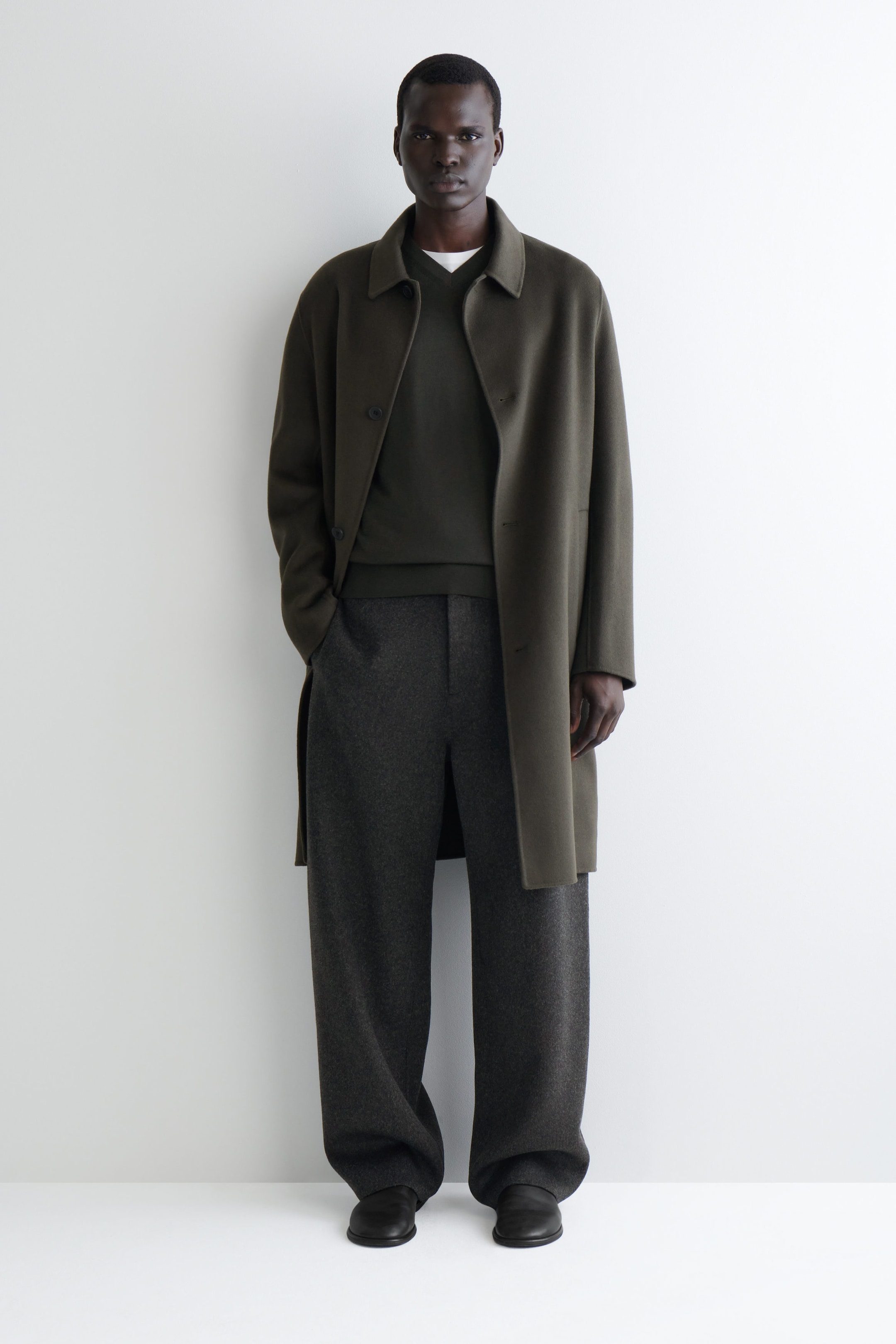 SLIM MERINO WOOL V-NECK SWEATER