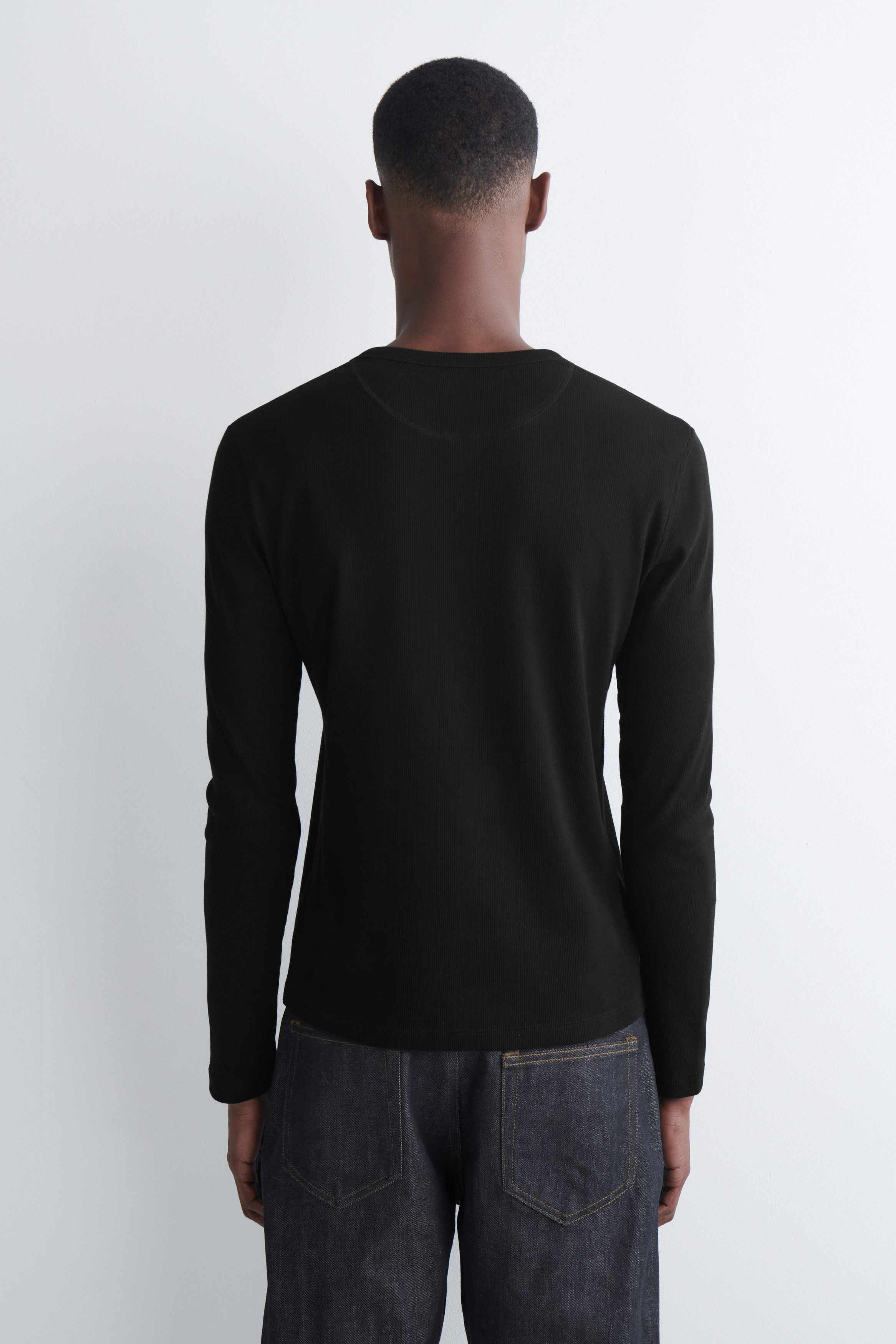 SLIM RIBBED COTTON LONG-SLEEVED HENLEY T-SHIRT - BLACK | COS