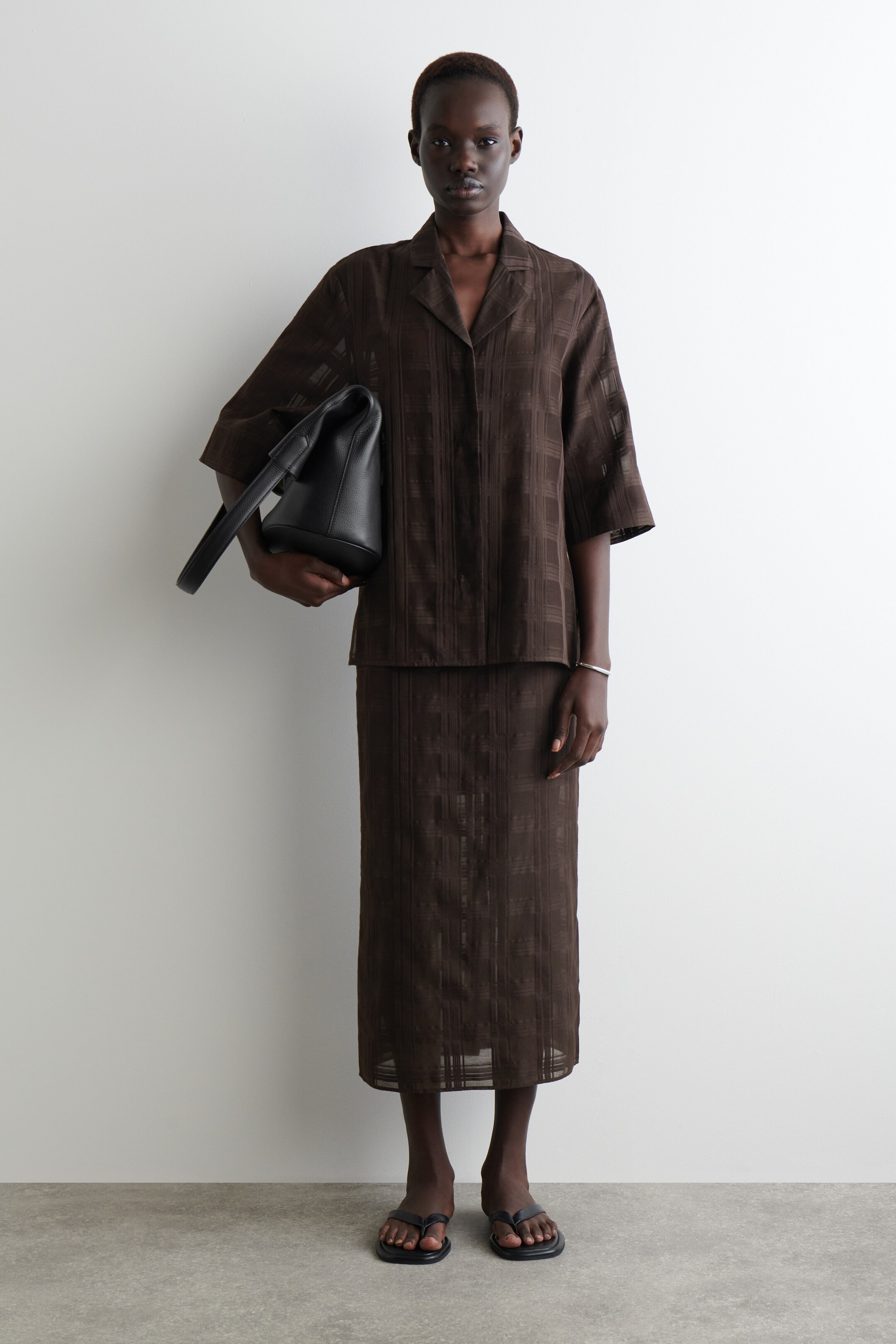 Ver imagen más grande: CAMISA DE CUADROS TRANSPARENTE - MARRÓN OSCURO - MUJER | H&M ES 3