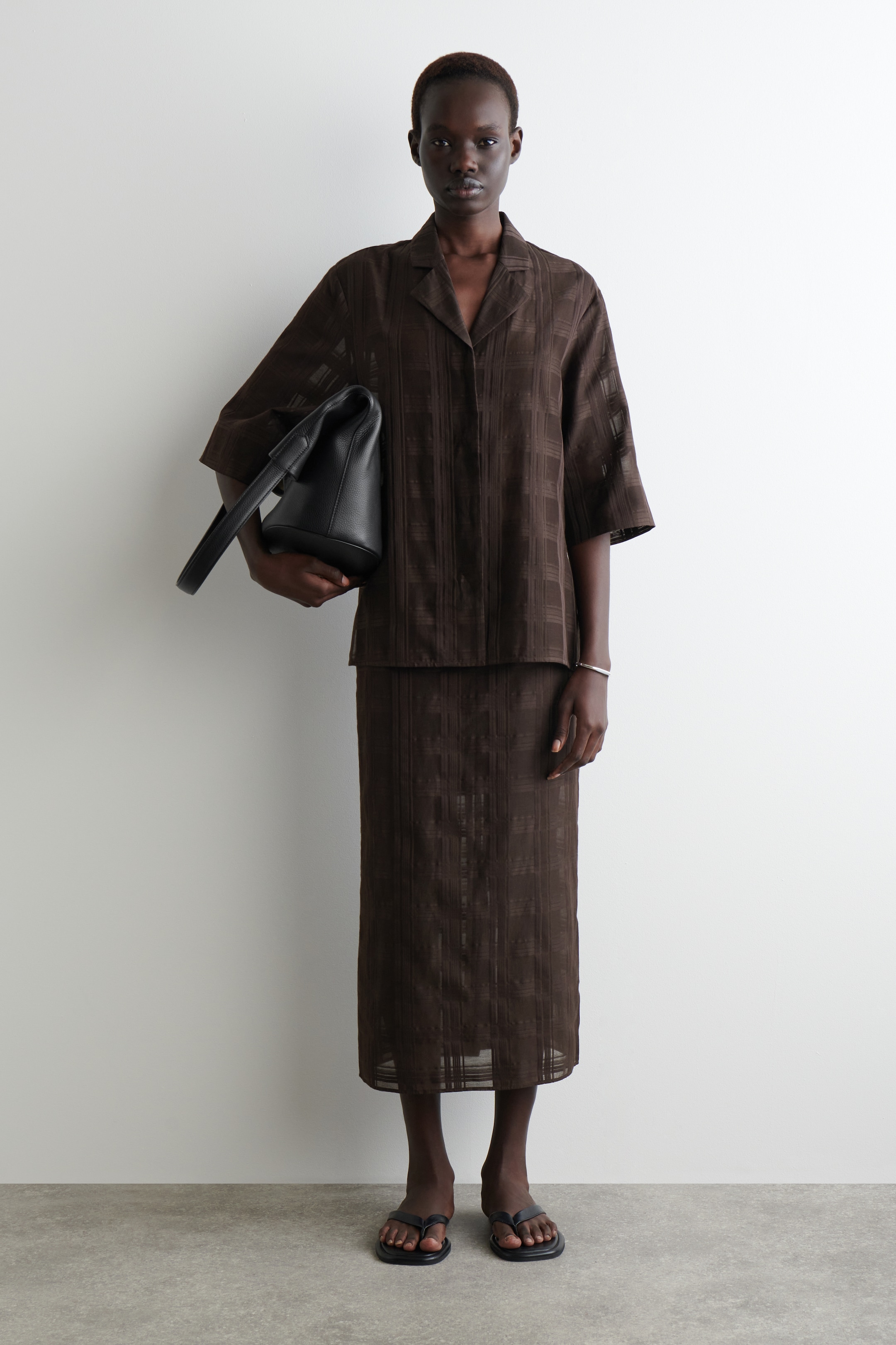 Ingrandisci l'immagine: SHEER CHECKED RESORT SHIRT - DARK BROWN - DONNA | H&M CH 3