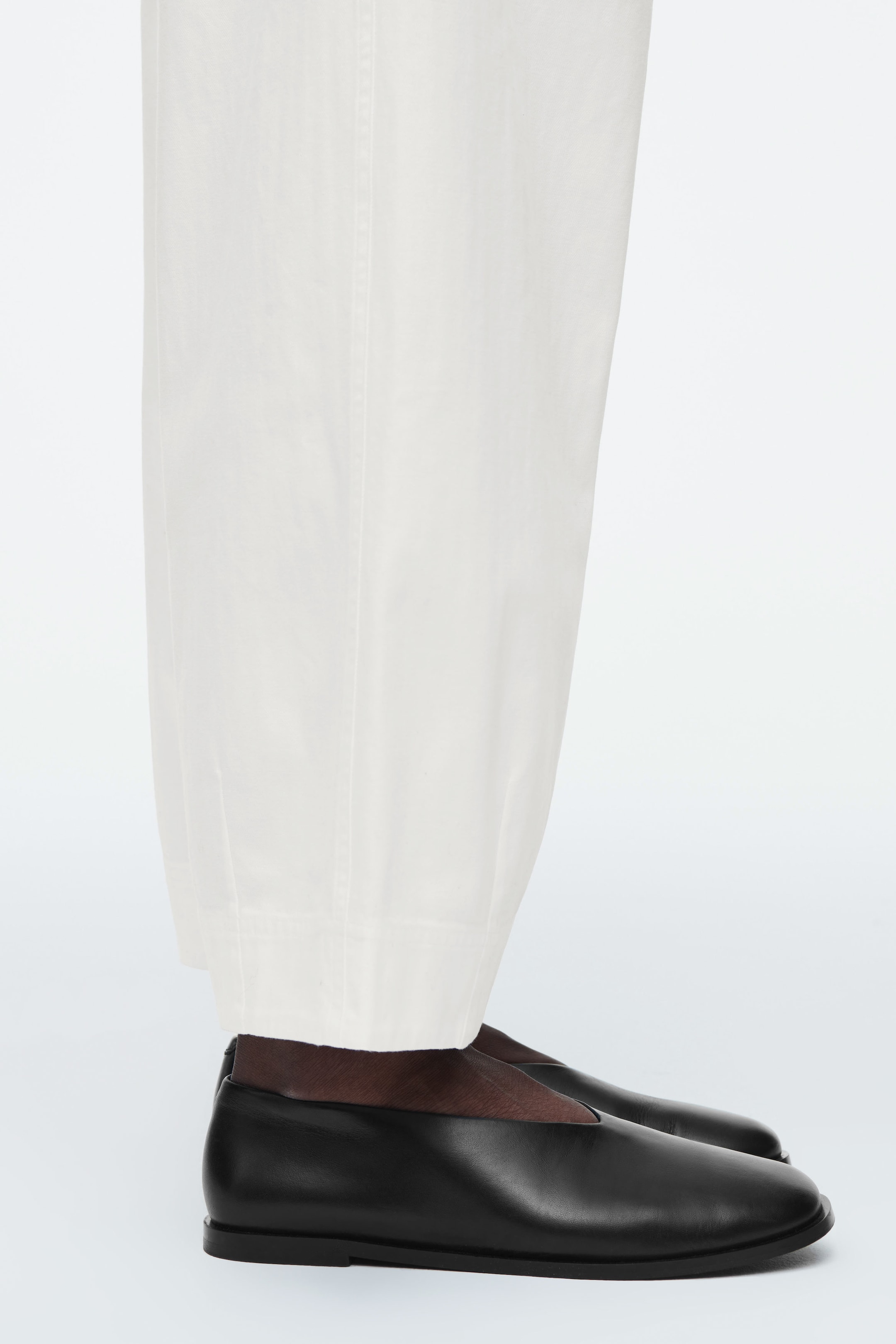 PANTALON FUSEAU À TAILLE ÉLASTIQUÉE EN COTON