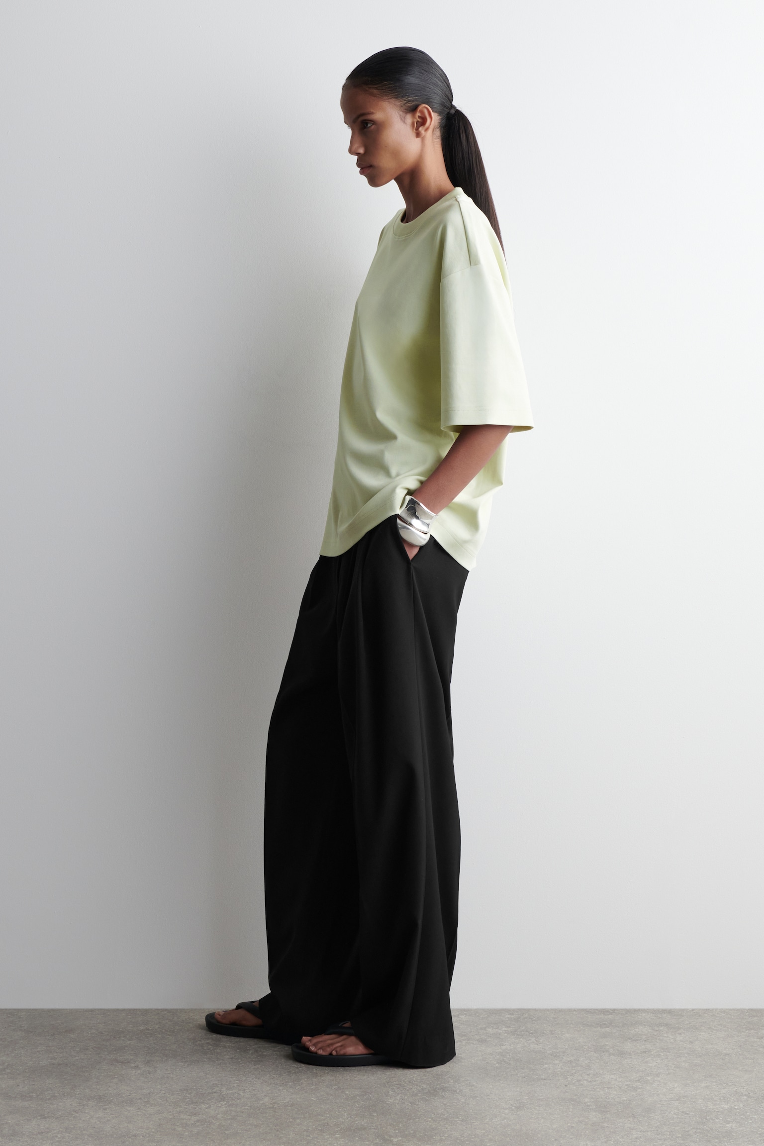 OVERSIZED-T-SHIRT AUS BAUMWOLLE - HELLGRÜN/WEISS/DUNKELROT - 4