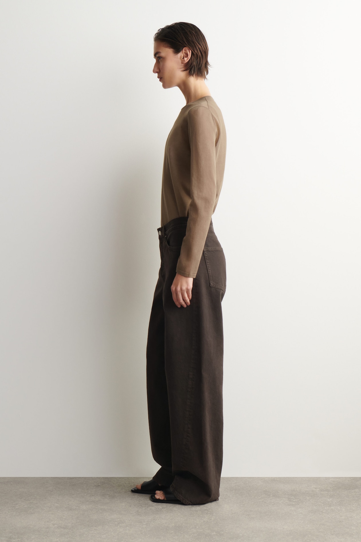 FACADE STRAIGHT-LEG JEANS — BROWN