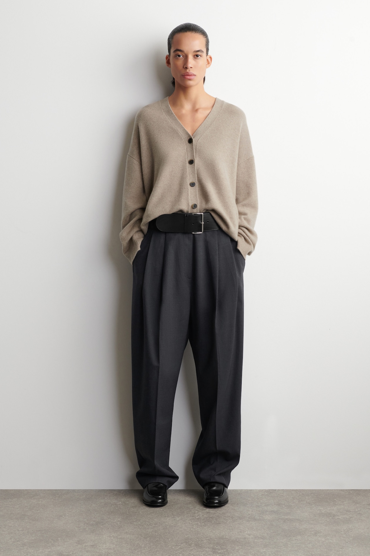 CASHMERE V-NECK CARDIGAN — BEIGE