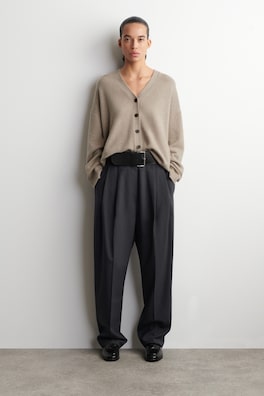 CASHMERE V-NECK CARDIGAN — BEIGE 2