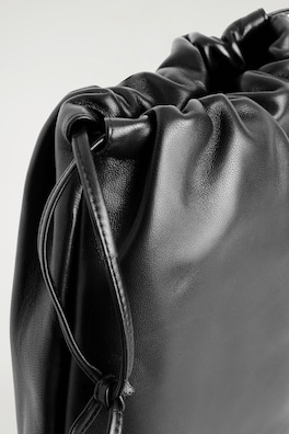 DRAWSTRING CROSSBODY BAG - LEATHER — BLACK 3