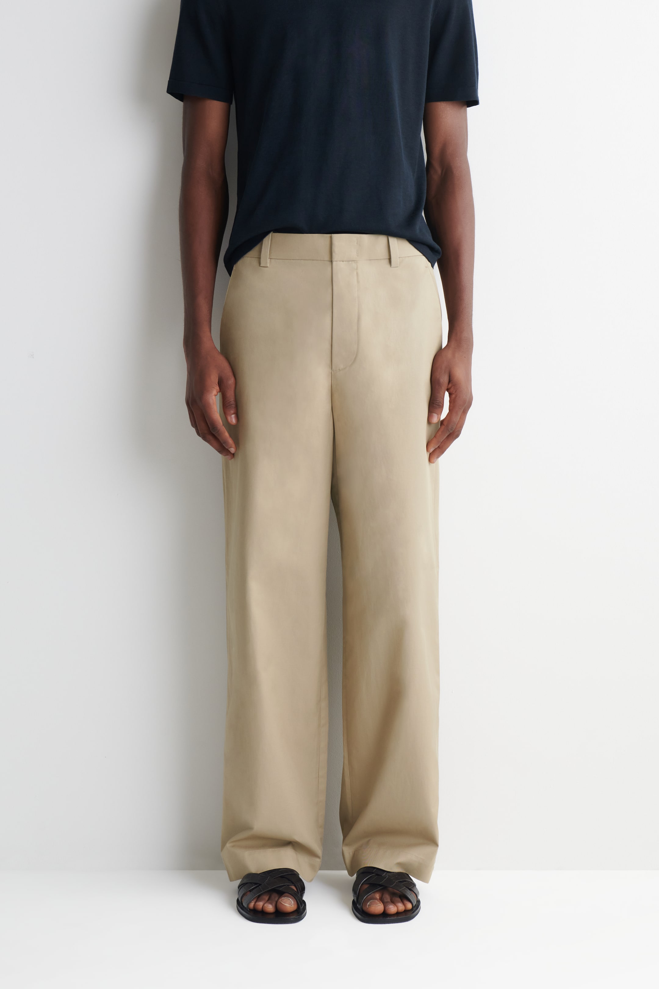 Visa större bild: CHINOS I BOMULL MED VIDA BEN - BEIGE - HERR | H&M FI 1