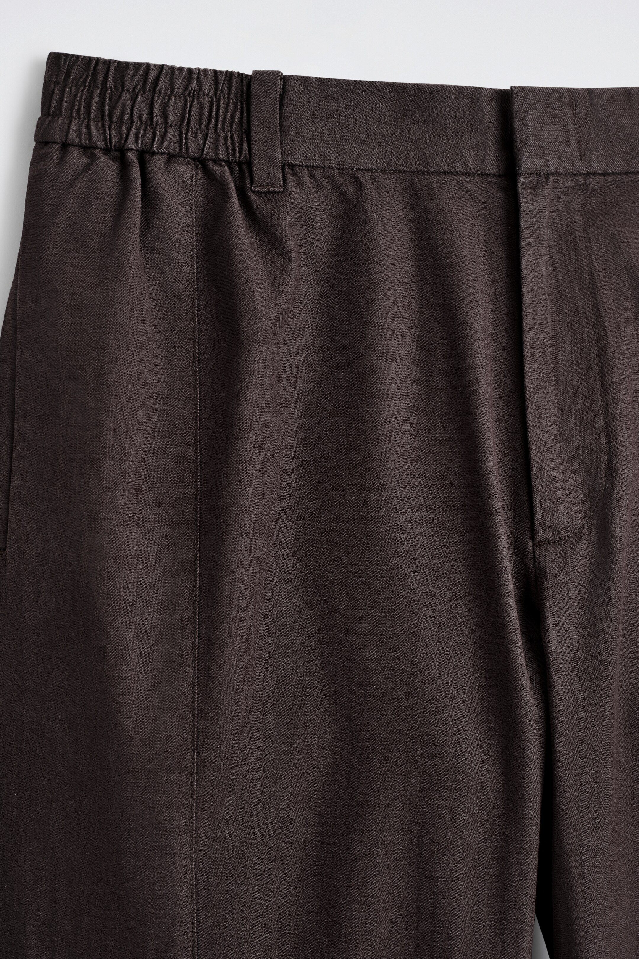 Agrandir l'image: COTTON TAPERED TROUSERS - BRUN FONCÉ - HOMME | H&M BE 2