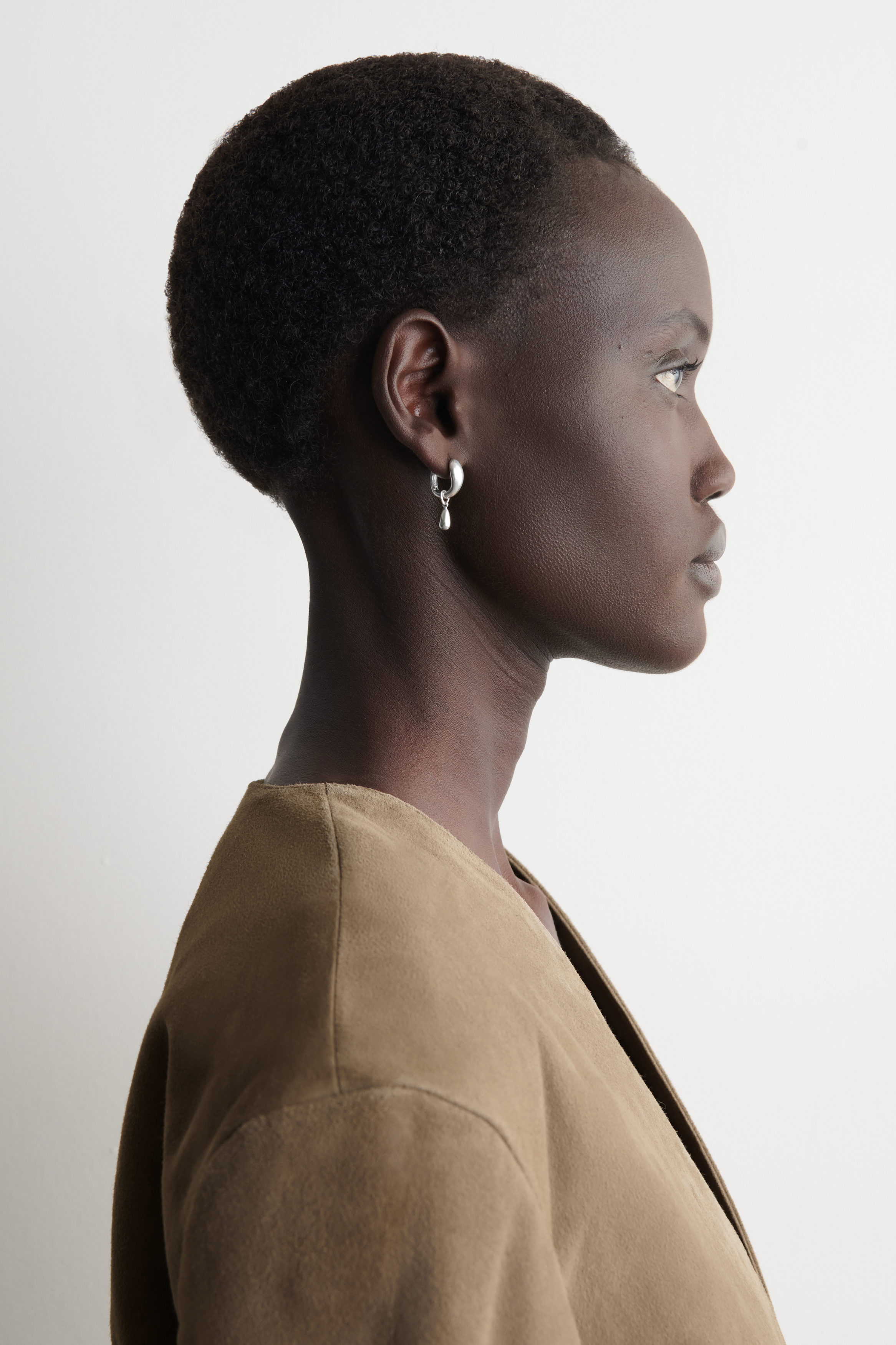 MISMATCHED TEARDROP HOOP EARRINGS - thumbnail 3