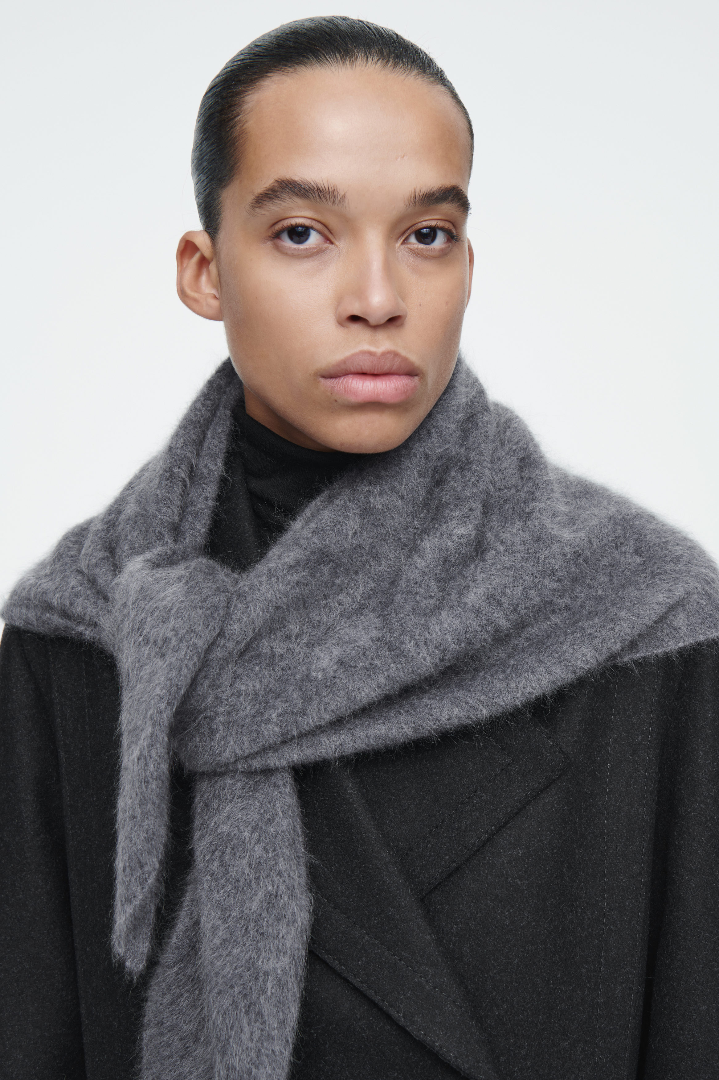 PURE BRUSHED-CASHMERE TRIANGLE SCARF - DARK GRAY | COS