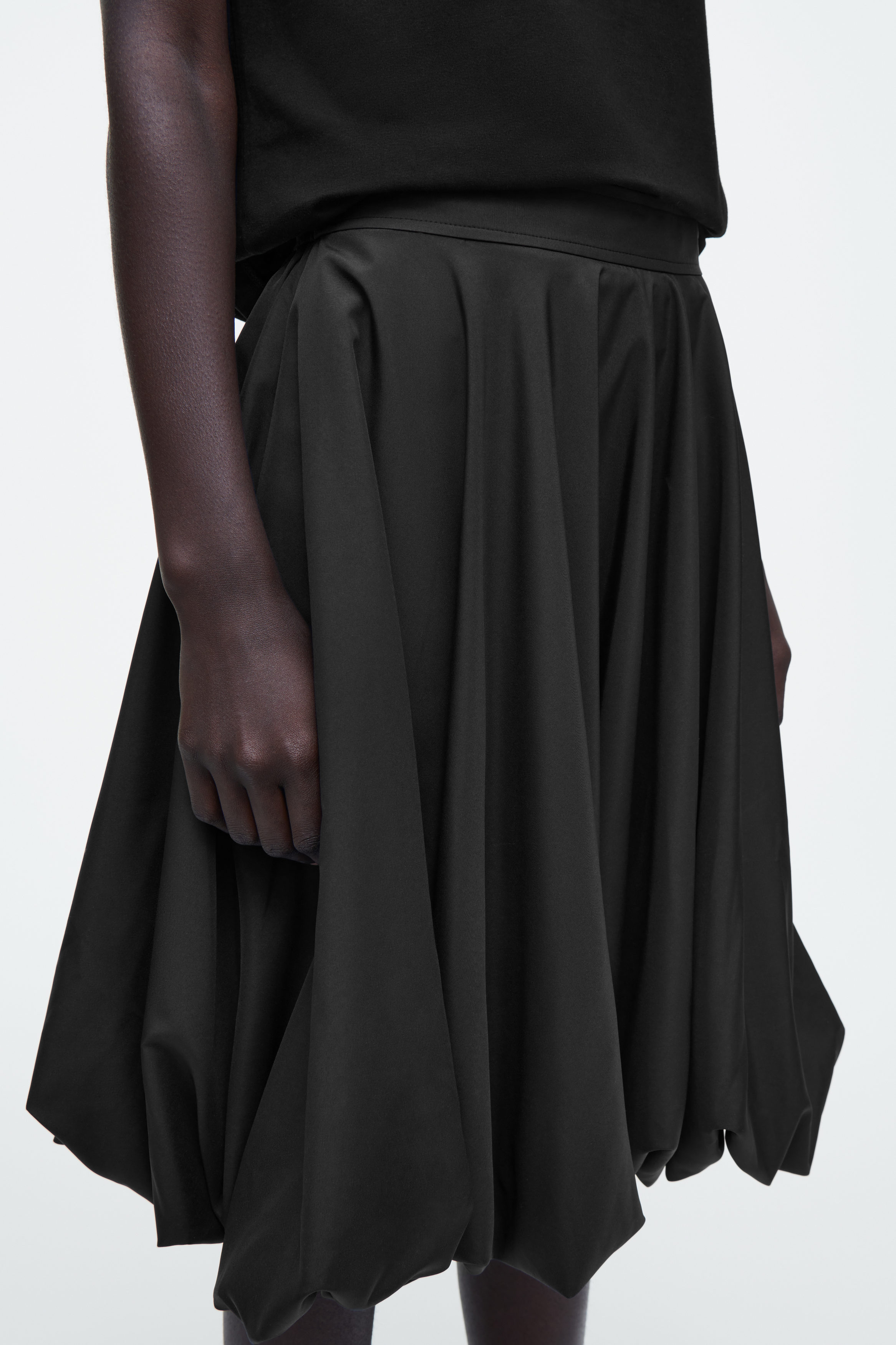 ワンピース 2WAY Puff Skirt Black Horsebit Waist Seam Detail Flare Skirt in Black - Retro