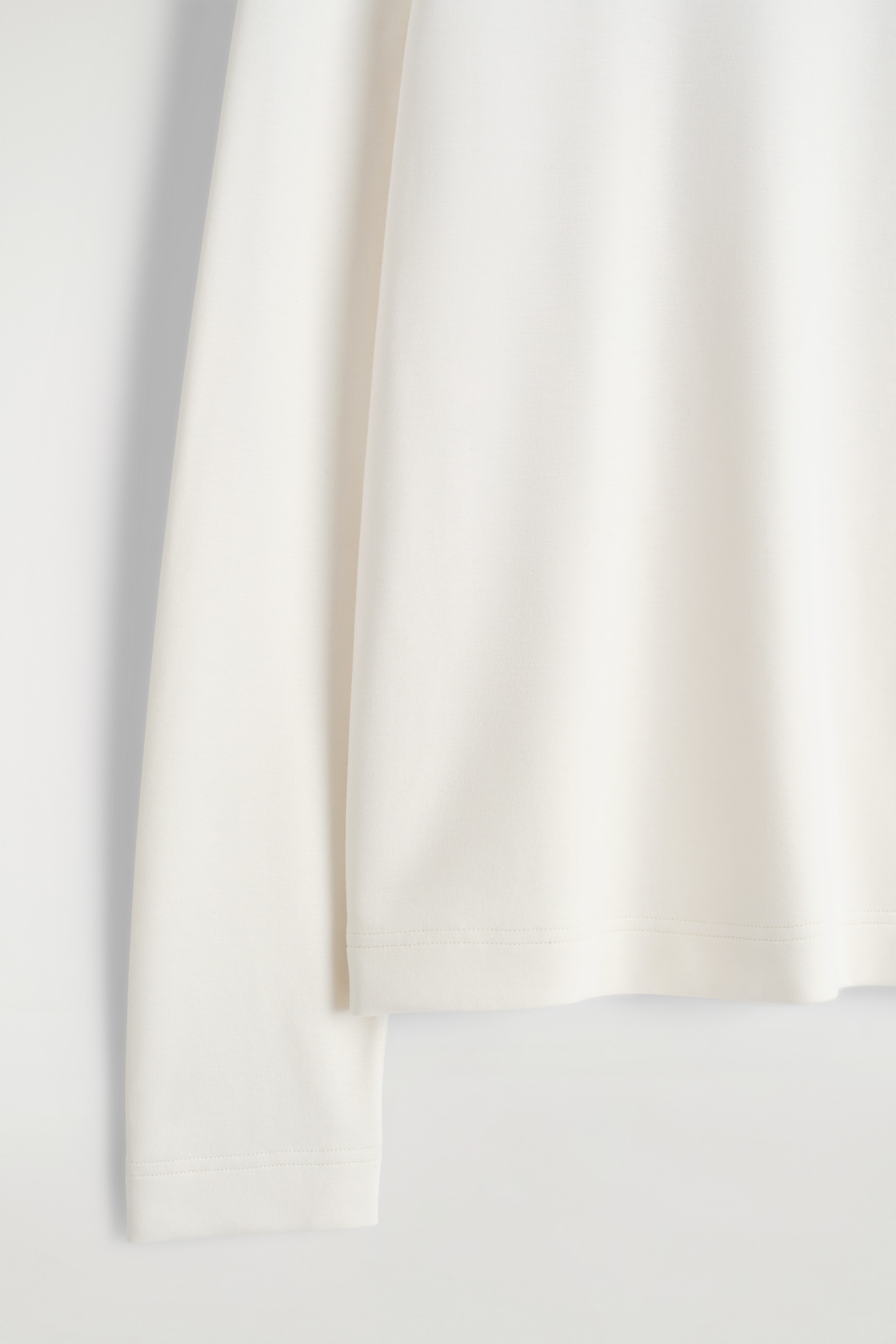 CAMISETA ELÁSTICA CON CUELLO ALTO - BLANCO/MORADO - 7