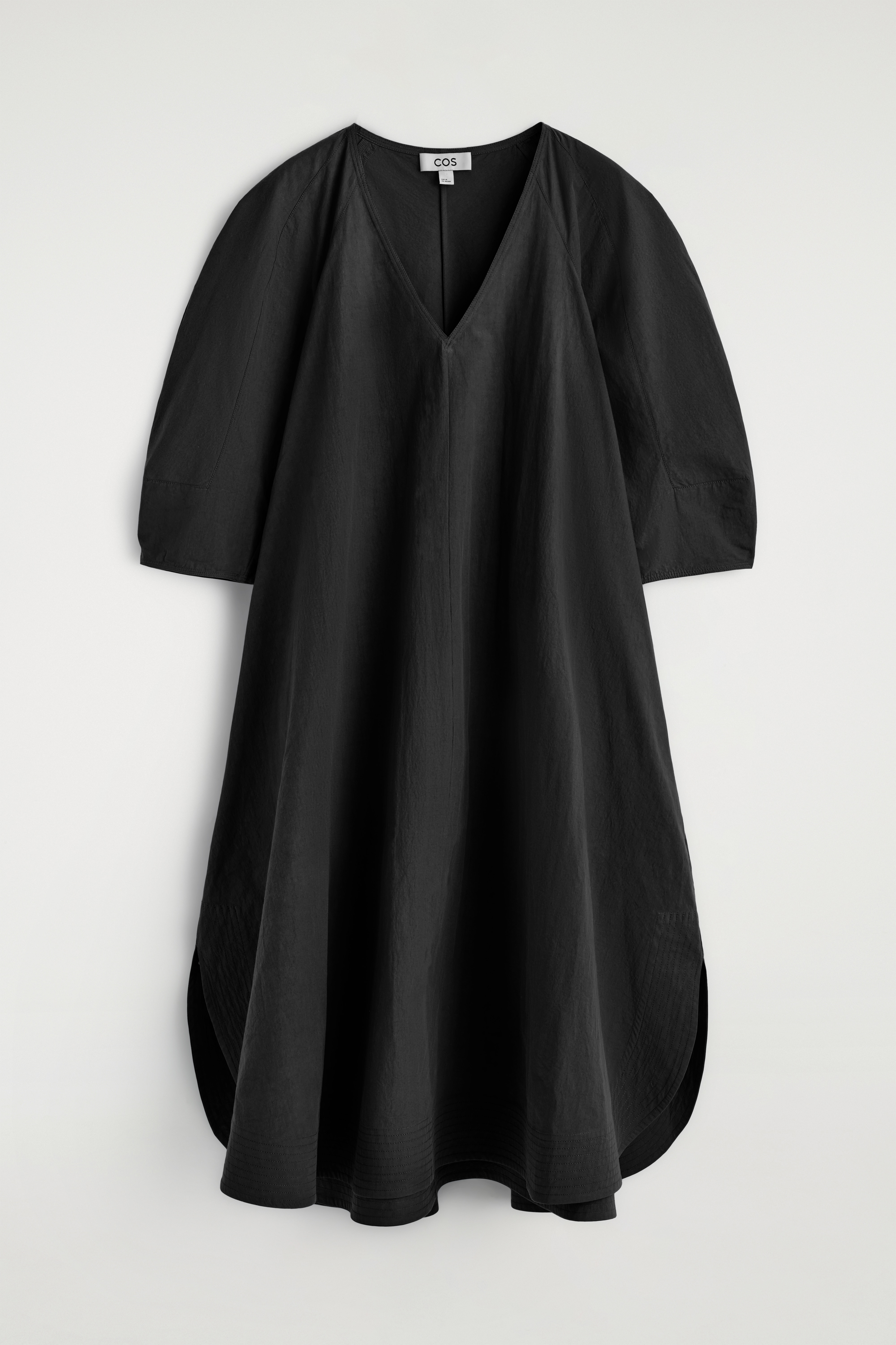 שמלת מידי מכותנה עם צווארון וי מעוגל - שחור/כחול