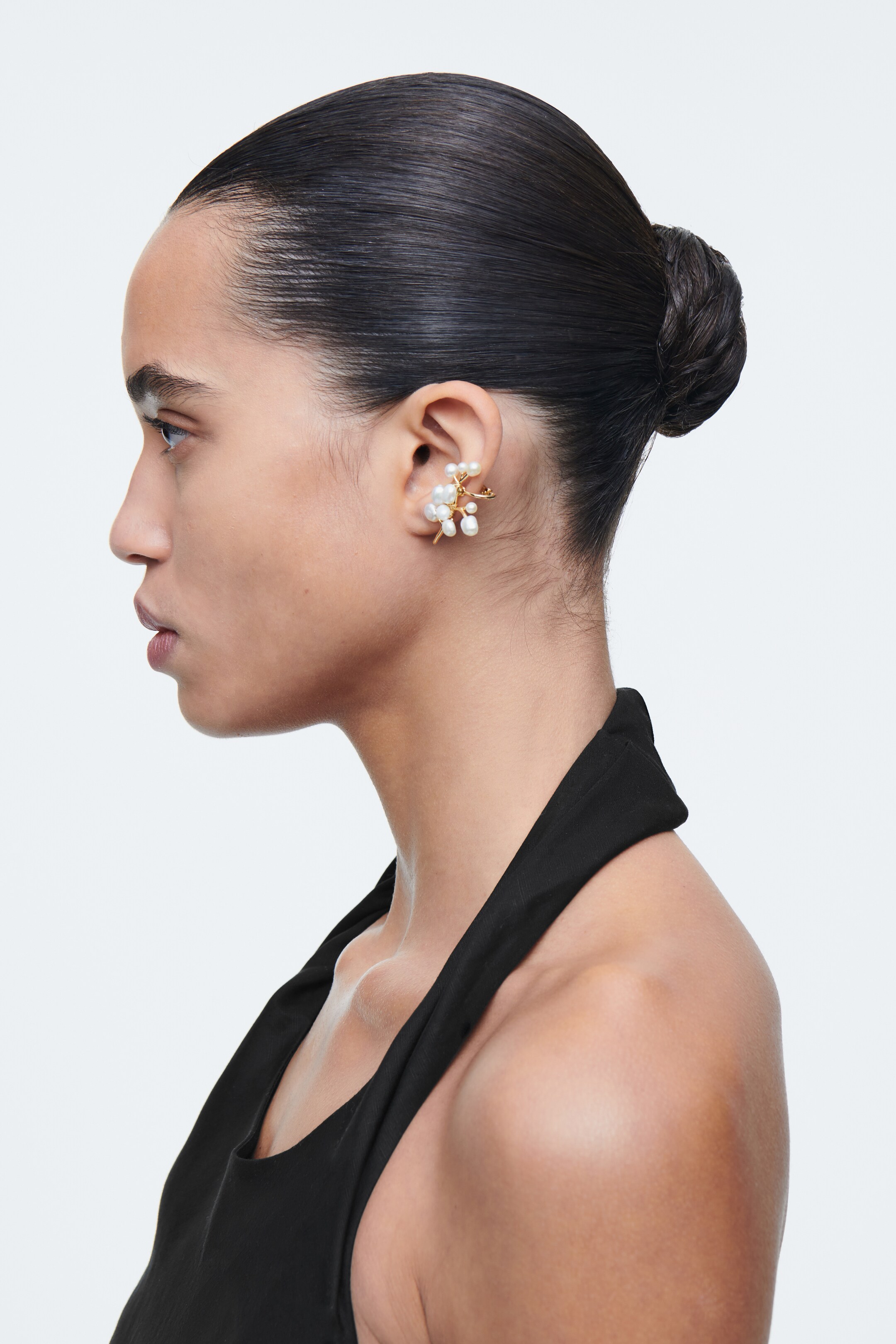 View larger image: MISMATCHED FRESHWATER PEARL CLIP-ON EARRINGS - GOLD / PEARL - Ladies | H&M GB 2