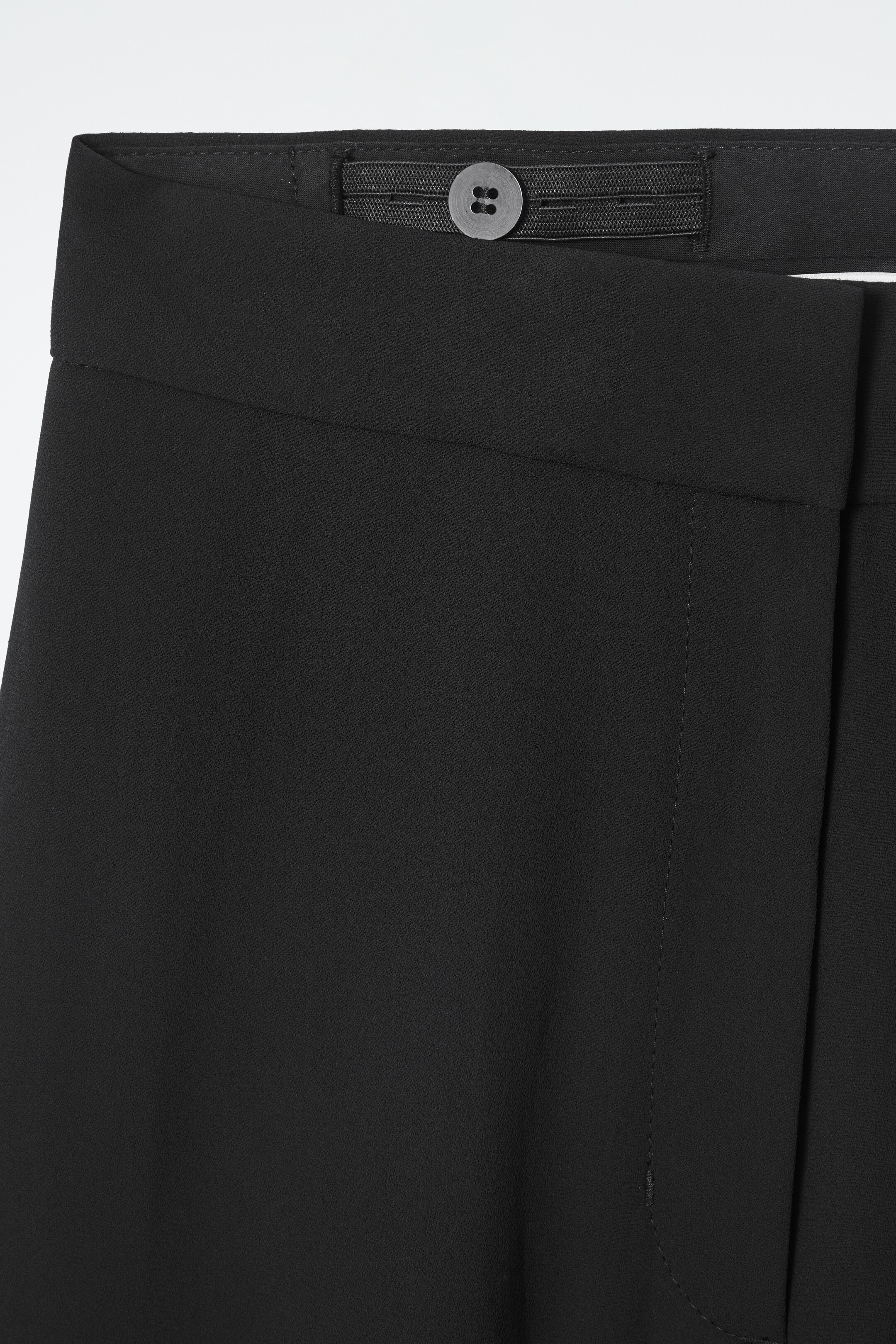 Ingrandisci l'immagine: REGULAR TAILORED SHEER WIDE-LEG TROUSERS - BLACK - DONNA | H&M CH 2