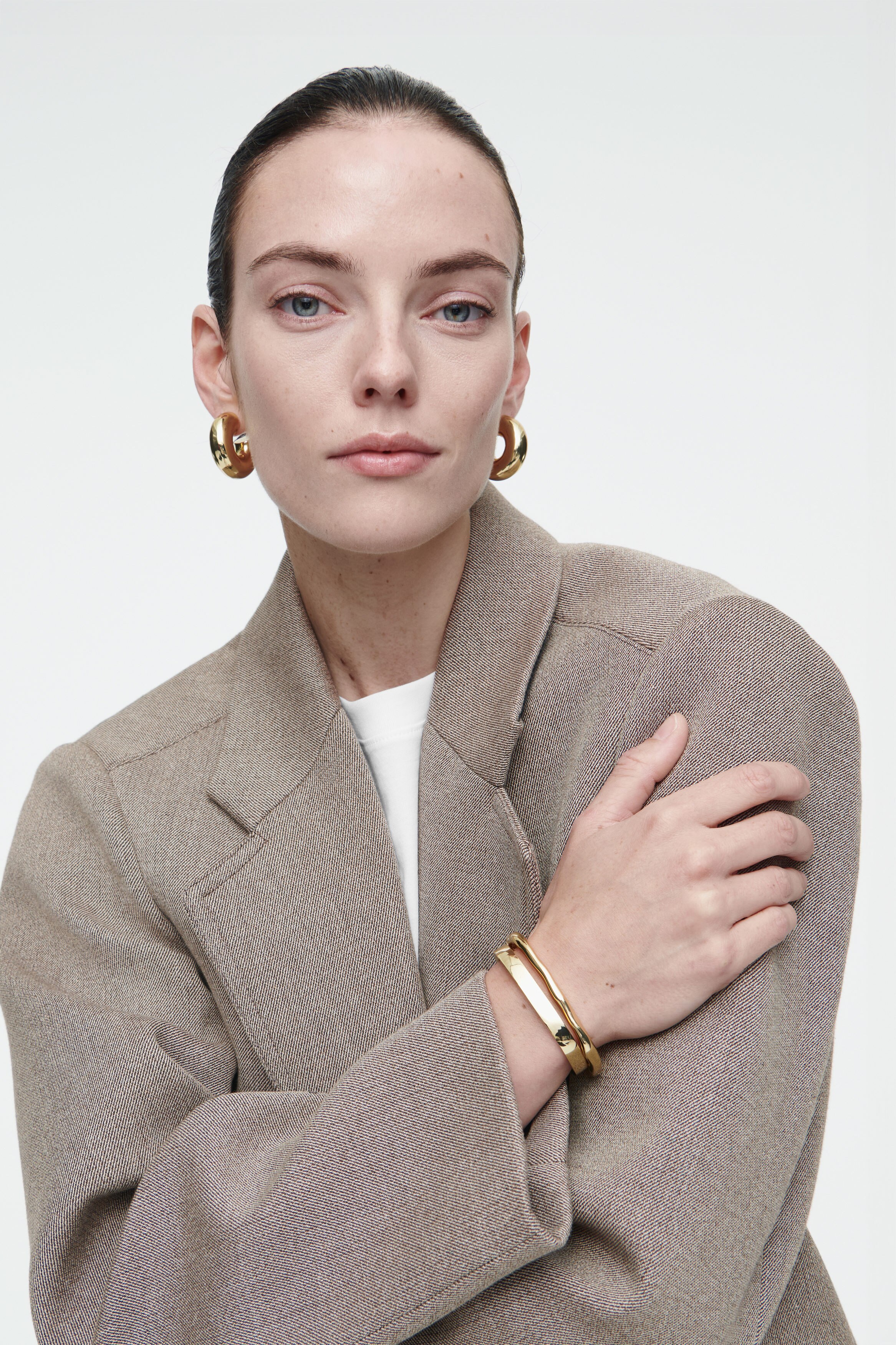 OVERSIZED EXAGGERATED-SHOULDER BLAZER - BROWN | COS