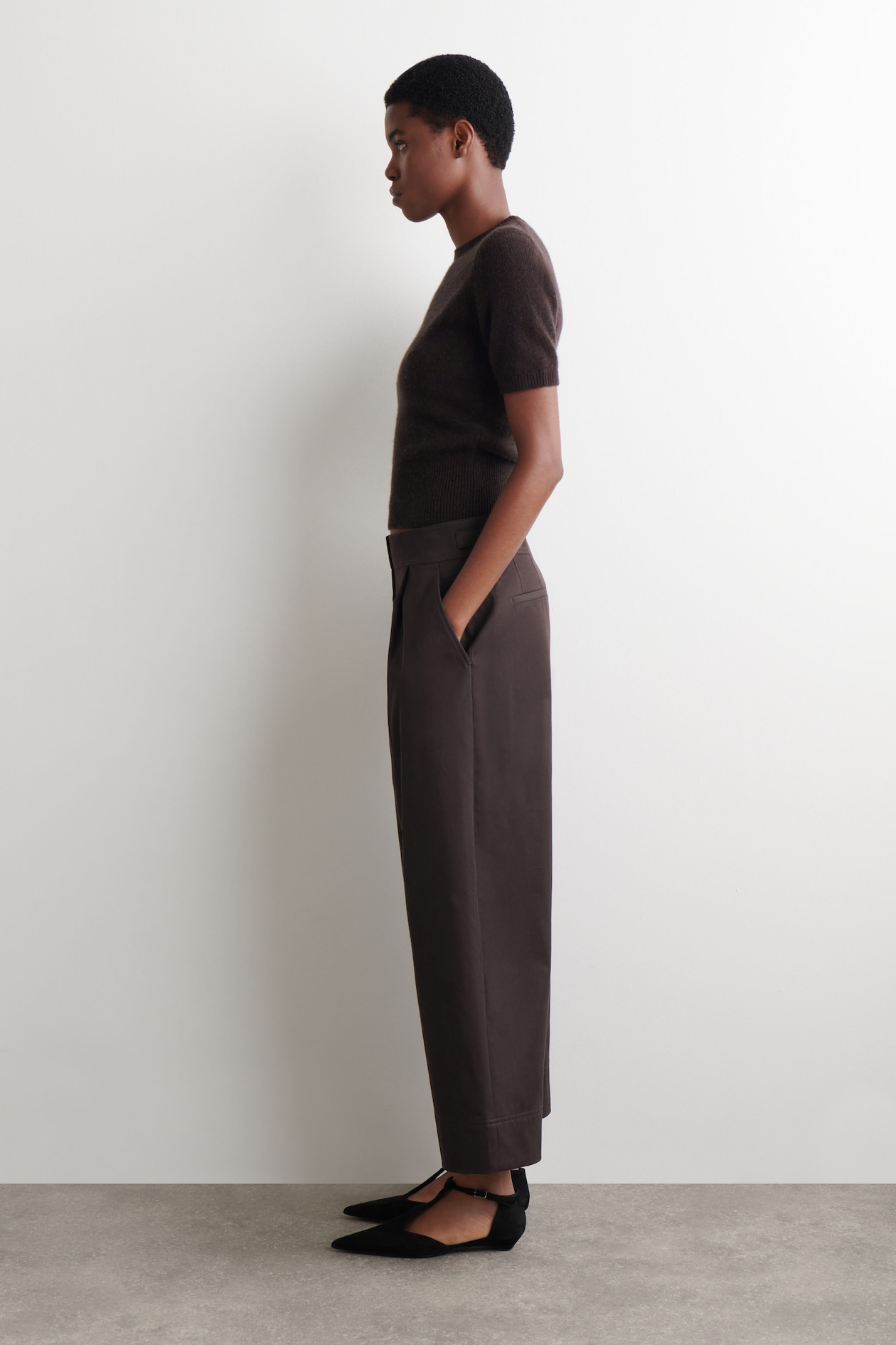 CROPPED COTTON BALLOON TROUSERS — DARK BROWN