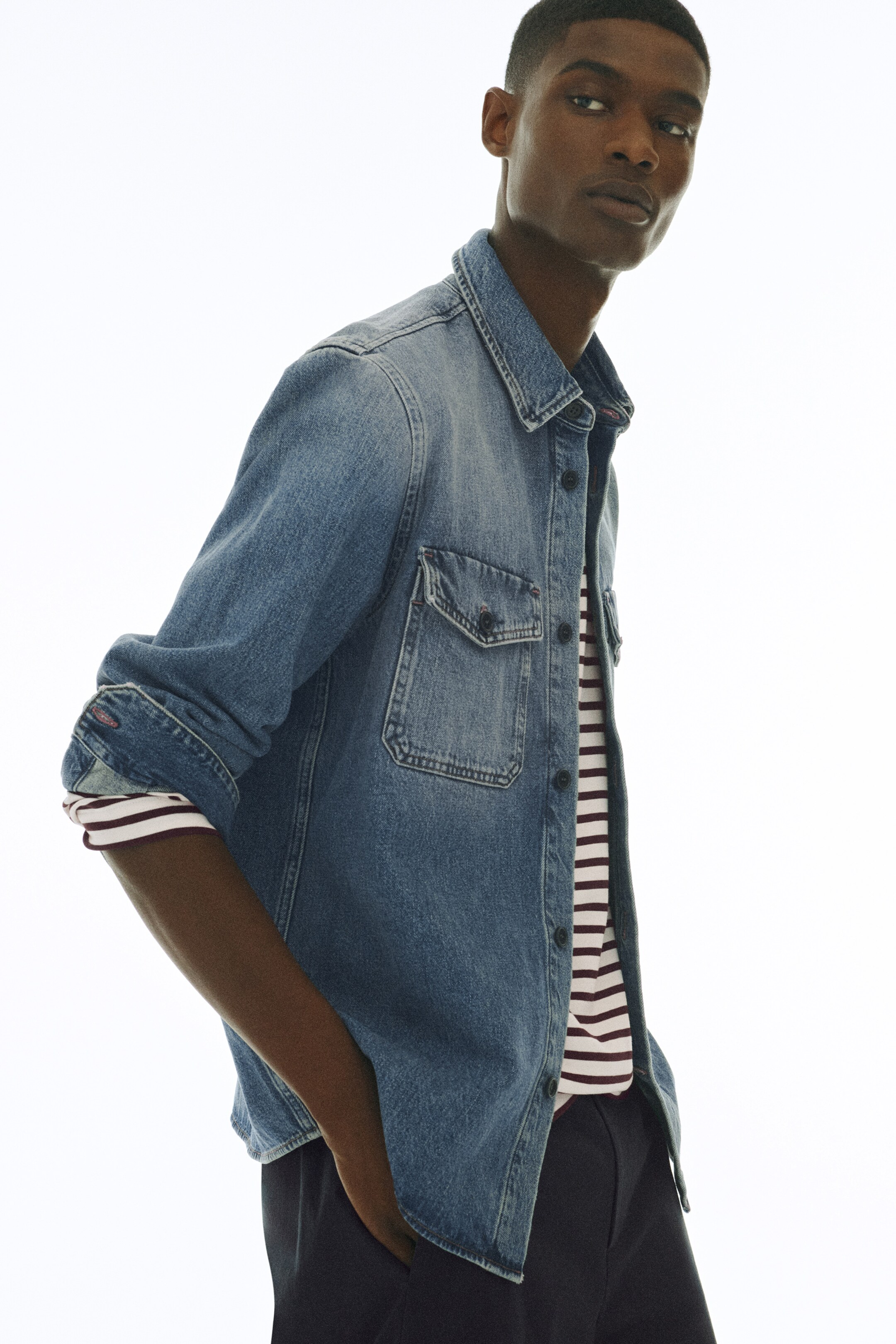 Größeres Bild anzeigen: JEANSHEMD - BLAUE WASCHUNG - Men | H&M AT 7